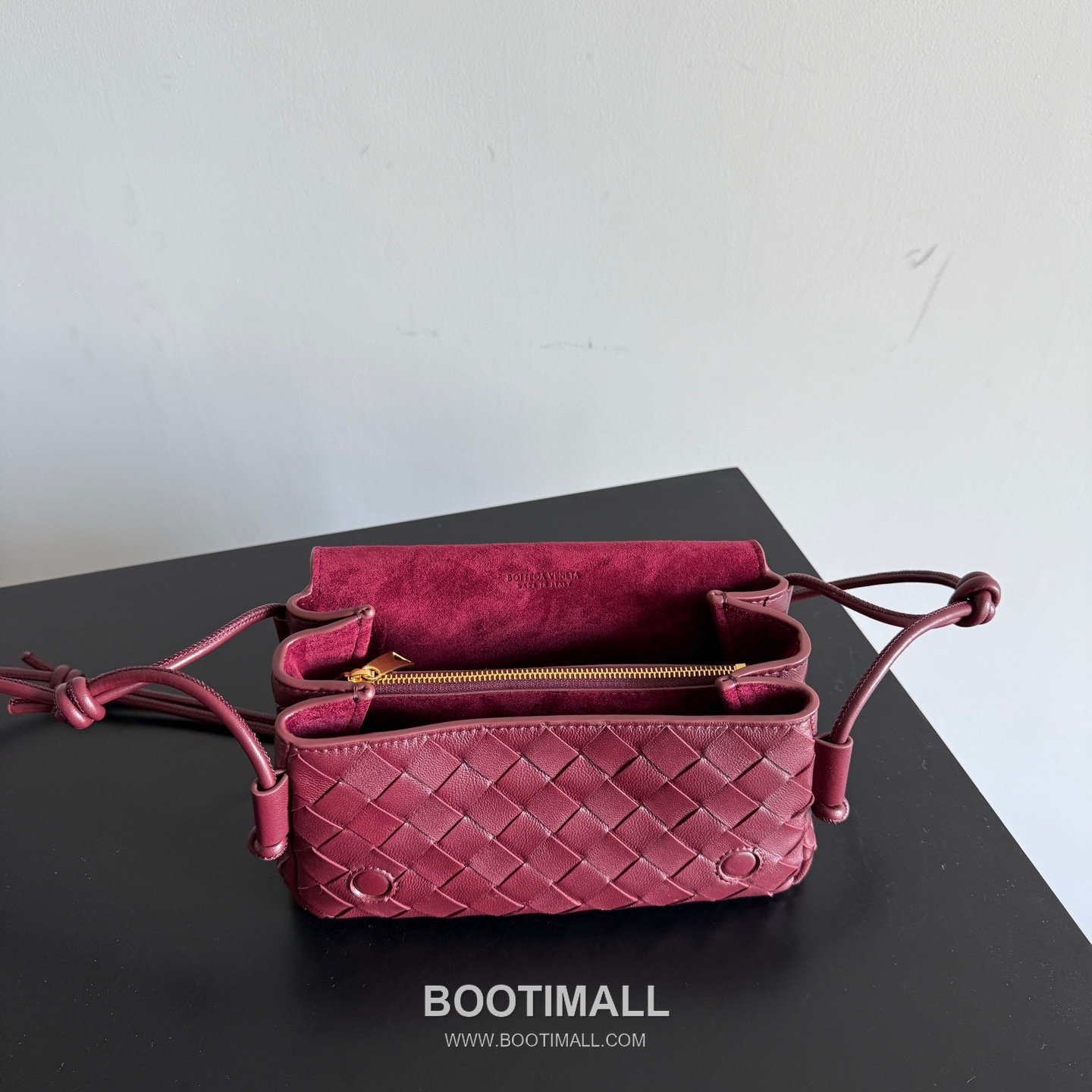 Bottega Veneta Notturno Lambskin Leather Black Multi Compartment Shoulder Bag 보테가베네타 노투르노 램스킨 레더 블랙 멀티 컴파트먼트 숄더백 20128019 21cm 4