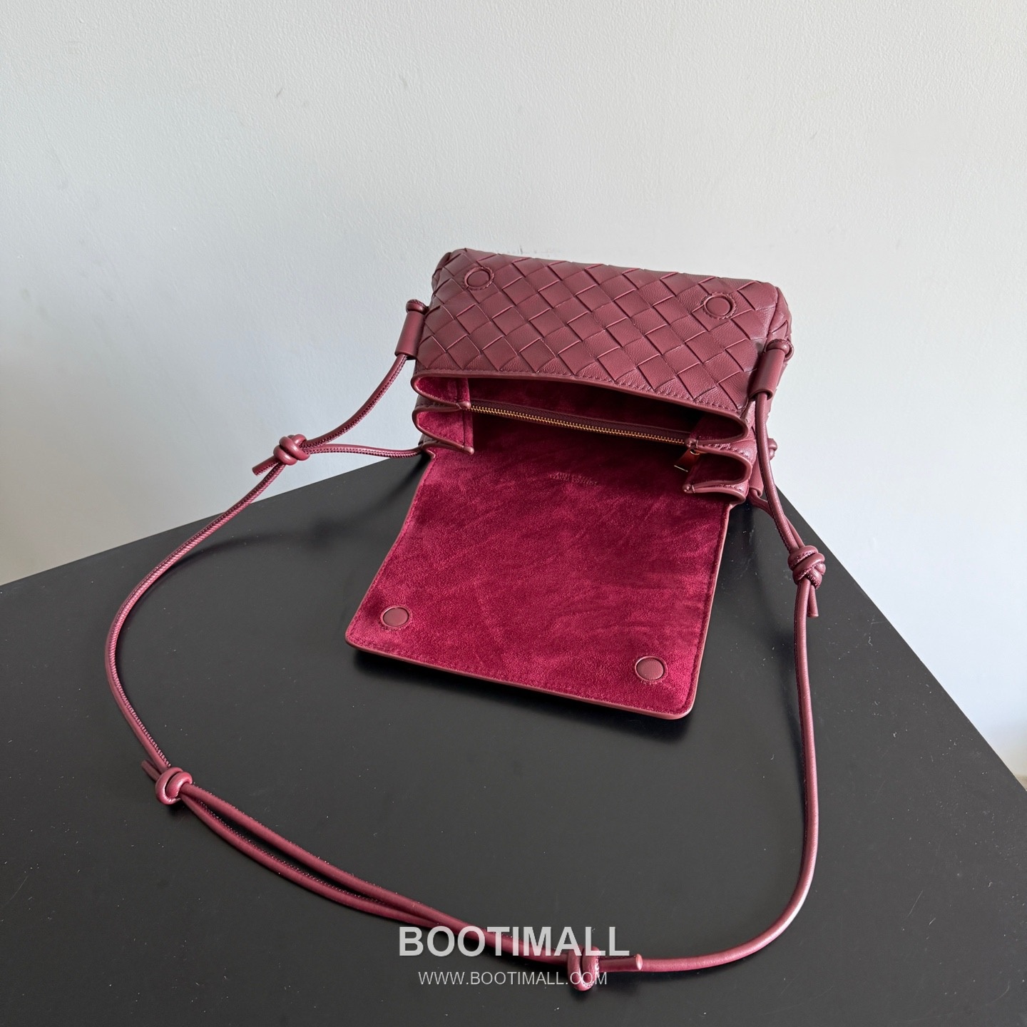 Bottega Veneta Notturno Lambskin Leather Black Multi Compartment Shoulder Bag 보테가베네타 노투르노 램스킨 레더 블랙 멀티 컴파트먼트 숄더백 20128019 21cm 7