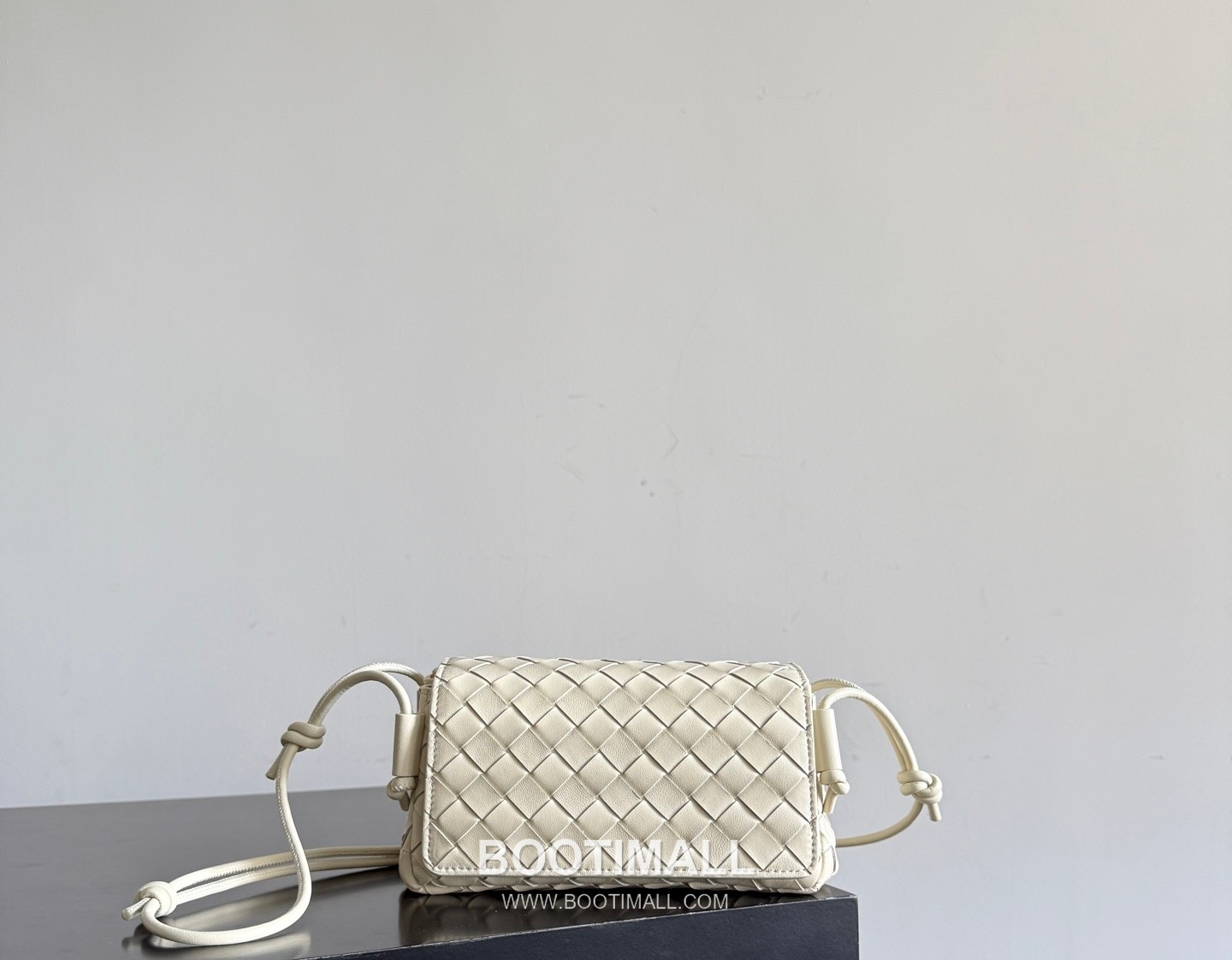 Bottega Veneta Notturno Lambskin Leather Black Multi Compartment Shoulder Bag 보테가베네타 노투르노 램스킨 레더 블랙 멀티 컴파트먼트 숄더백 20128019 21cm 1