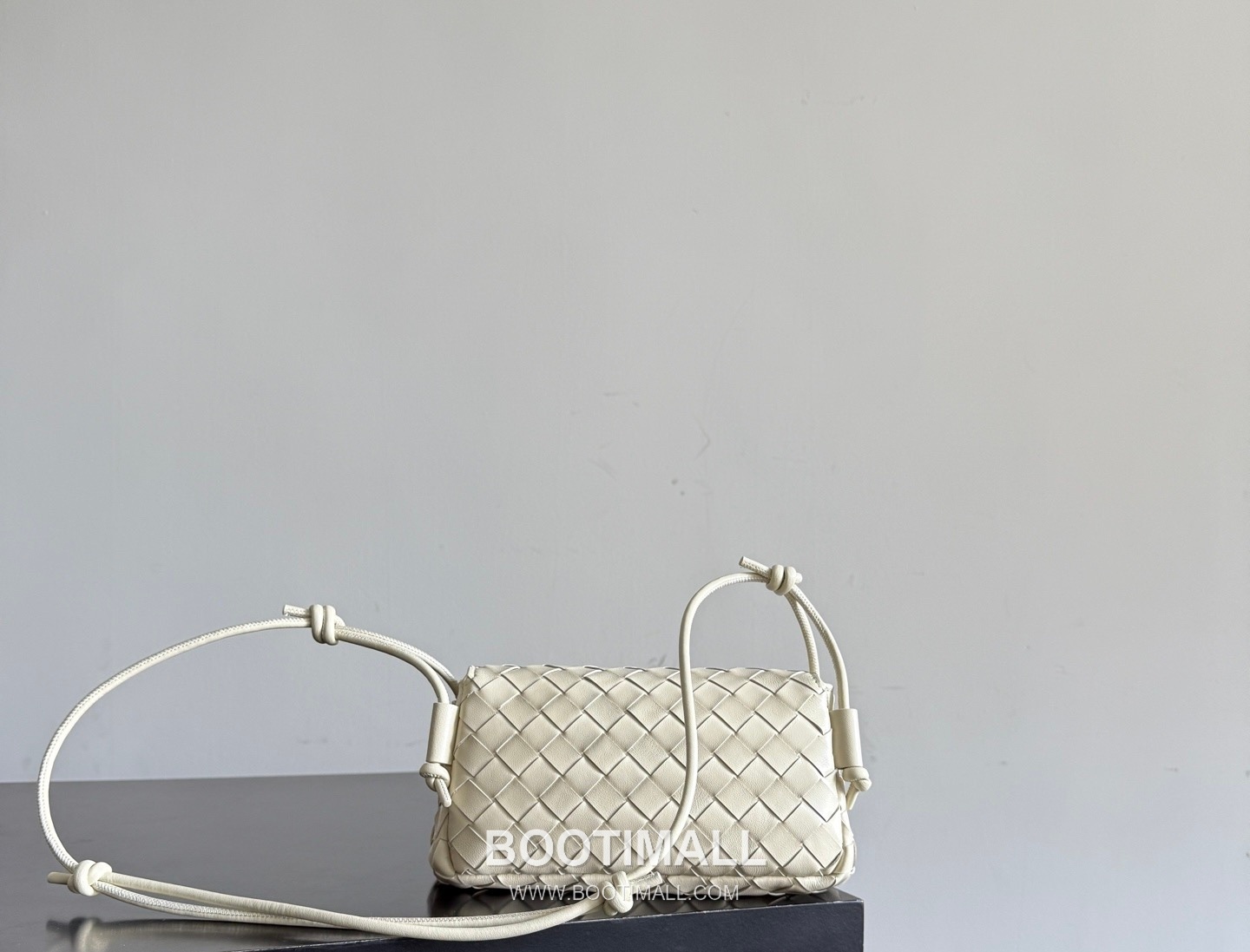 Bottega Veneta Notturno Lambskin Leather Black Multi Compartment Shoulder Bag 보테가베네타 노투르노 램스킨 레더 블랙 멀티 컴파트먼트 숄더백 20128019 21cm 3