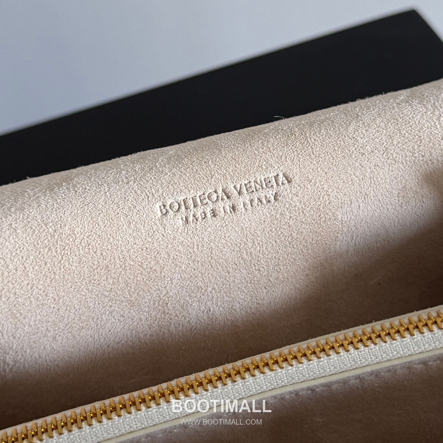 Bottega Veneta Notturno Lambskin Leather Black Multi Compartment Shoulder Bag 보테가베네타 노투르노 램스킨 레더 블랙 멀티 컴파트먼트 숄더백 20128019 21cm 4