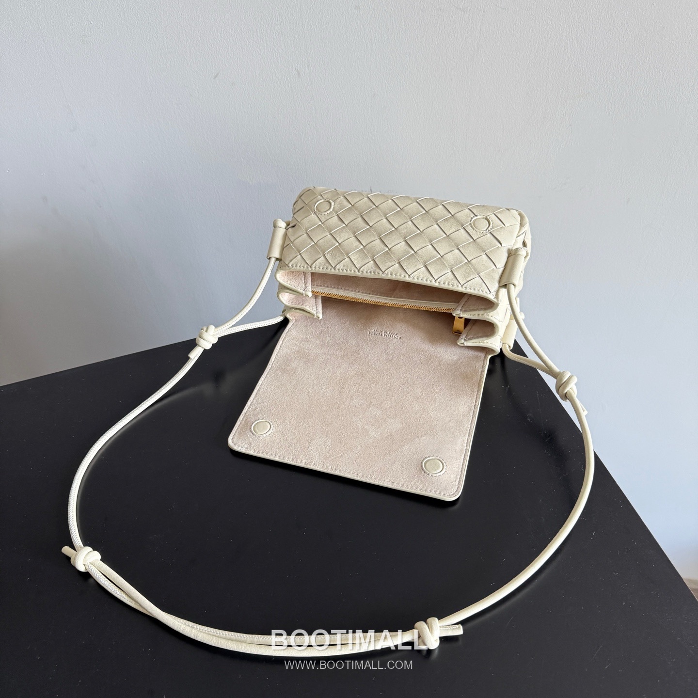 Bottega Veneta Notturno Lambskin Leather Black Multi Compartment Shoulder Bag 보테가베네타 노투르노 램스킨 레더 블랙 멀티 컴파트먼트 숄더백 20128019 21cm 6