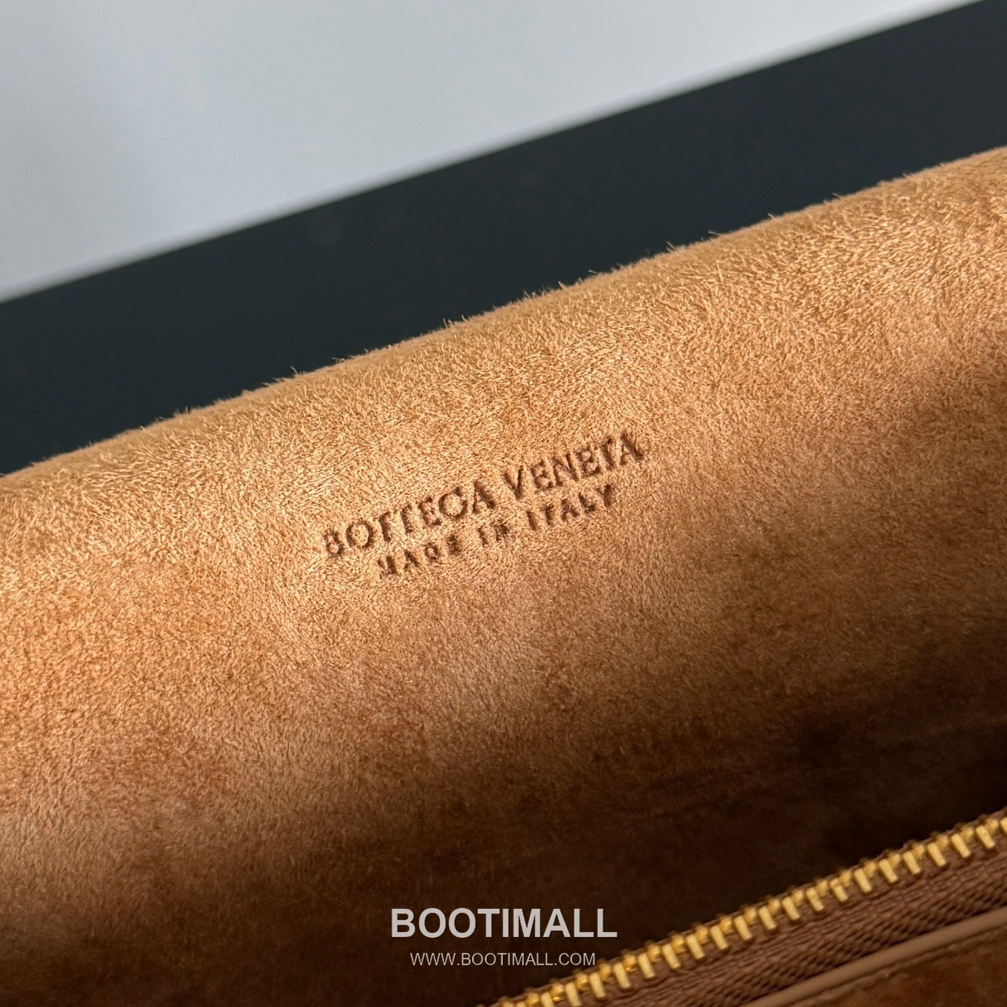 Bottega Veneta Notturno Lambskin Leather Black Multi Compartment Shoulder Bag 보테가베네타 노투르노 램스킨 레더 블랙 멀티 컴파트먼트 숄더백 20128019 21cm 4