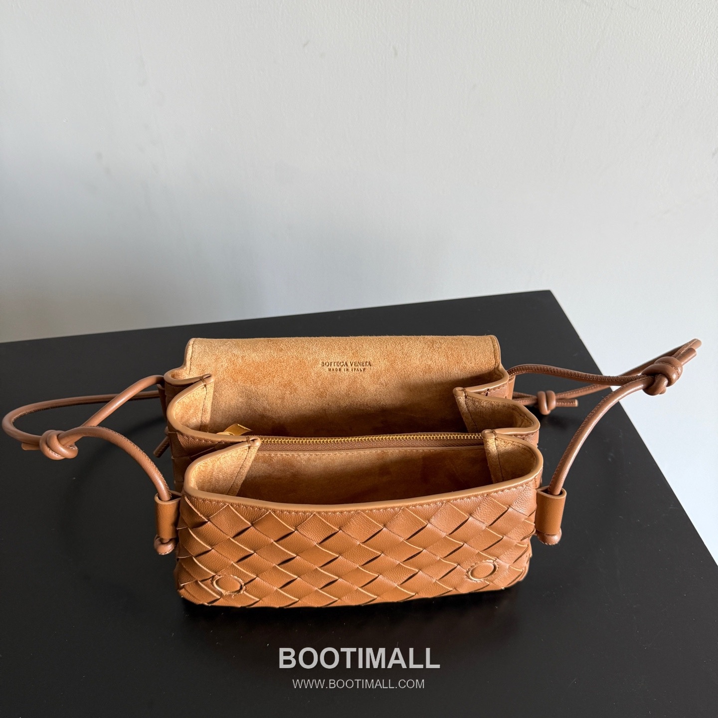 Bottega Veneta Notturno Lambskin Leather Black Multi Compartment Shoulder Bag 보테가베네타 노투르노 램스킨 레더 블랙 멀티 컴파트먼트 숄더백 20128019 21cm 7