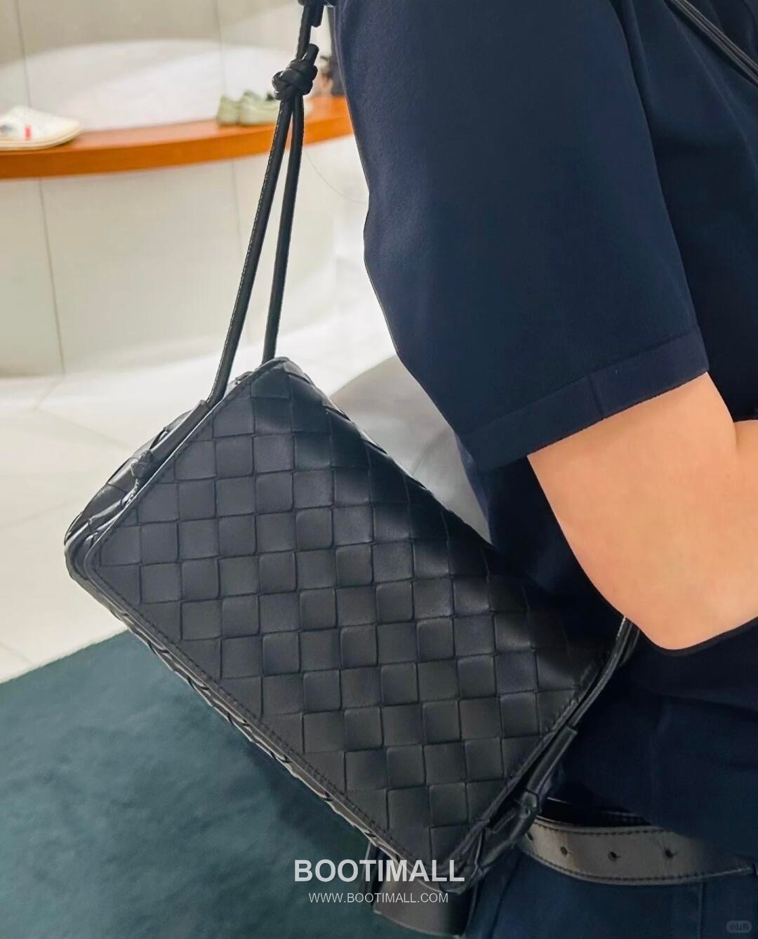 Bottega Veneta Notturno Lambskin Leather Black Multi Compartment Shoulder Bag 보테가베네타 노투르노 램스킨 레더 블랙 멀티 컴파트먼트 숄더백 20128019 21cm 1