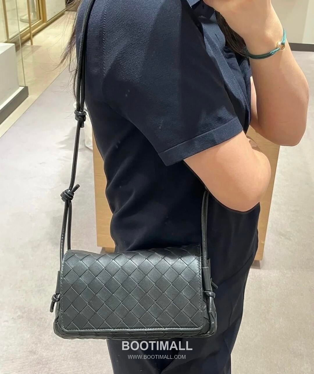 Bottega Veneta Notturno Lambskin Leather Black Multi Compartment Shoulder Bag 보테가베네타 노투르노 램스킨 레더 블랙 멀티 컴파트먼트 숄더백 20128019 21cm 2