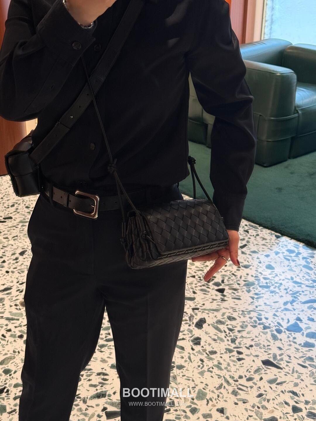 Bottega Veneta Notturno Lambskin Leather Black Multi Compartment Shoulder Bag 보테가베네타 노투르노 램스킨 레더 블랙 멀티 컴파트먼트 숄더백 20128019 21cm 5