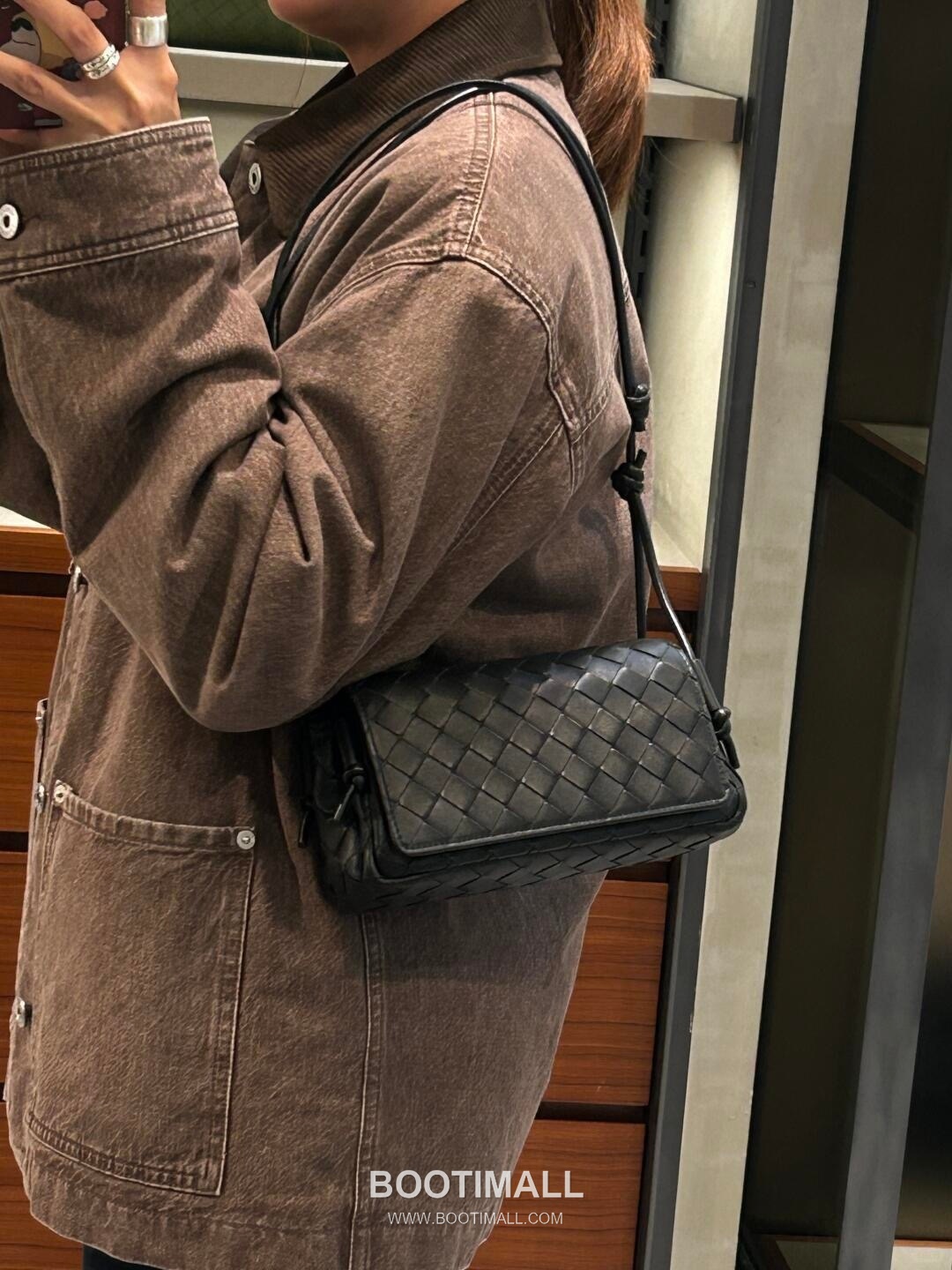 Bottega Veneta Notturno Lambskin Leather Black Multi Compartment Shoulder Bag 보테가베네타 노투르노 램스킨 레더 블랙 멀티 컴파트먼트 숄더백 20128019 21cm 6