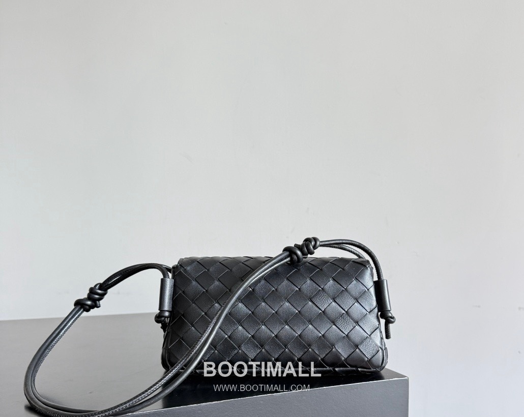 Bottega Veneta Notturno Lambskin Leather Black Multi Compartment Shoulder Bag 보테가베네타 노투르노 램스킨 레더 블랙 멀티 컴파트먼트 숄더백 20128019 21cm 11