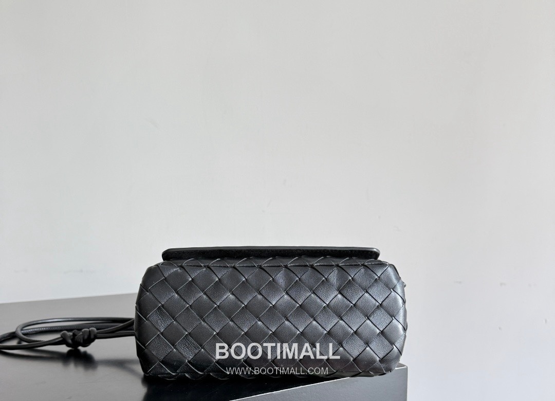 Bottega Veneta Notturno Lambskin Leather Black Multi Compartment Shoulder Bag 보테가베네타 노투르노 램스킨 레더 블랙 멀티 컴파트먼트 숄더백 20128019 21cm 12