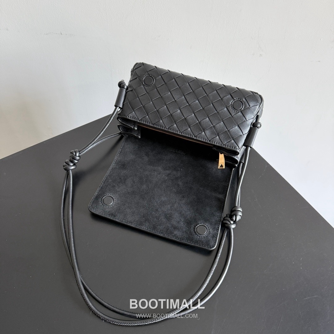 Bottega Veneta Notturno Lambskin Leather Black Multi Compartment Shoulder Bag 보테가베네타 노투르노 램스킨 레더 블랙 멀티 컴파트먼트 숄더백 20128019 21cm 13