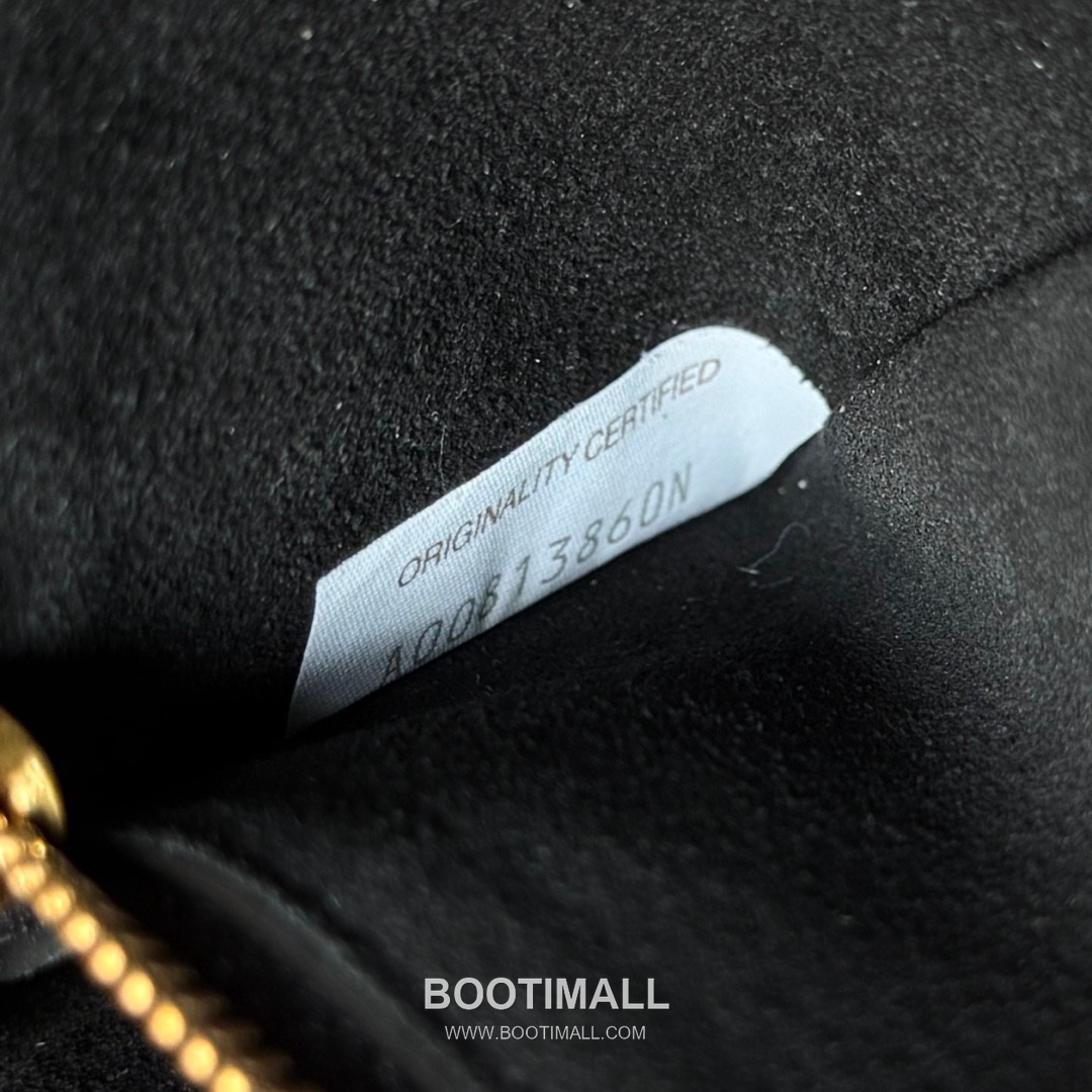 Bottega Veneta Notturno Lambskin Leather Black Multi Compartment Shoulder Bag 보테가베네타 노투르노 램스킨 레더 블랙 멀티 컴파트먼트 숄더백 20128019 21cm 16