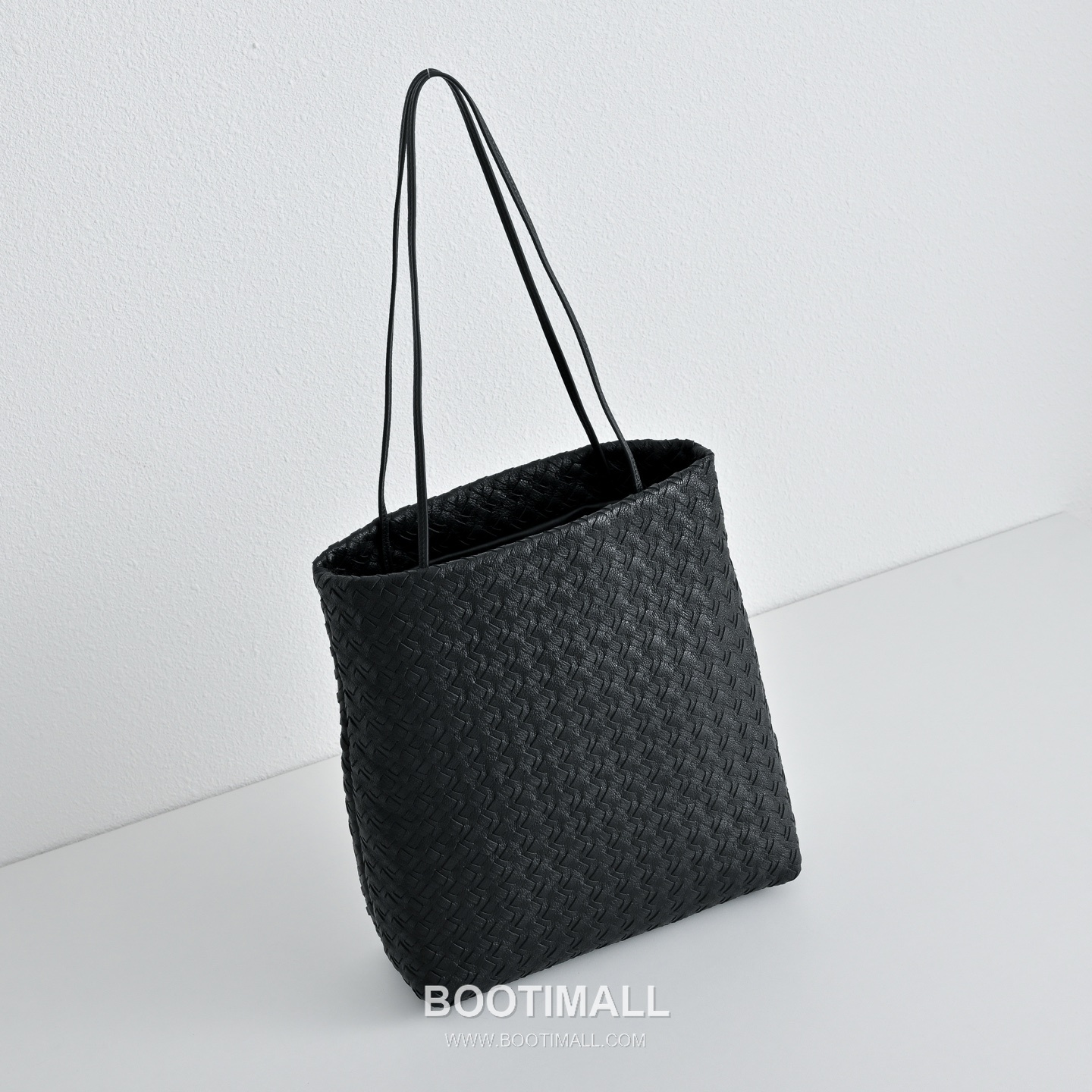 The Row Lilou Goatskin Woven Tote Bag with Hand Braided Detail 더로우 릴루 고트스킨 핸드 브레이디드 토트백 26cm 2