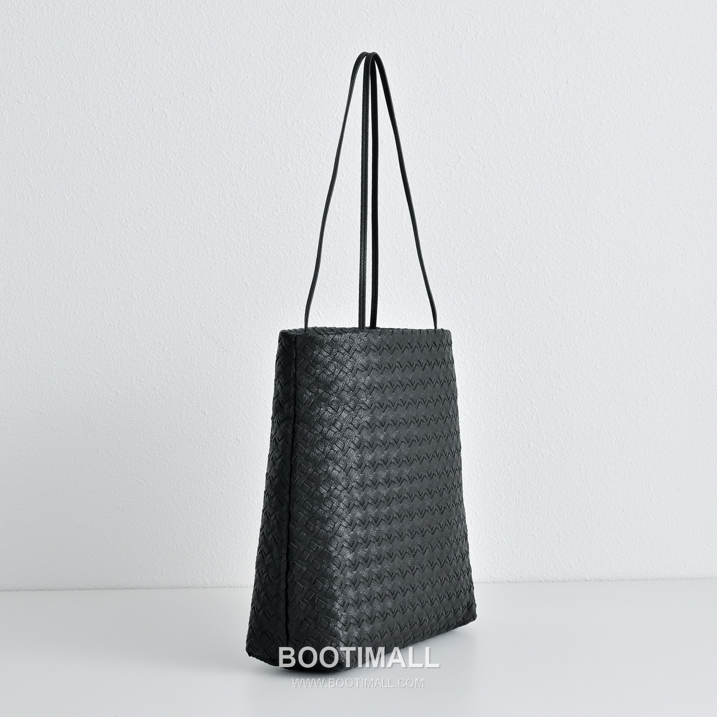 The Row Lilou Goatskin Woven Tote Bag with Hand Braided Detail 더로우 릴루 고트스킨 핸드 브레이디드 토트백 26cm 3