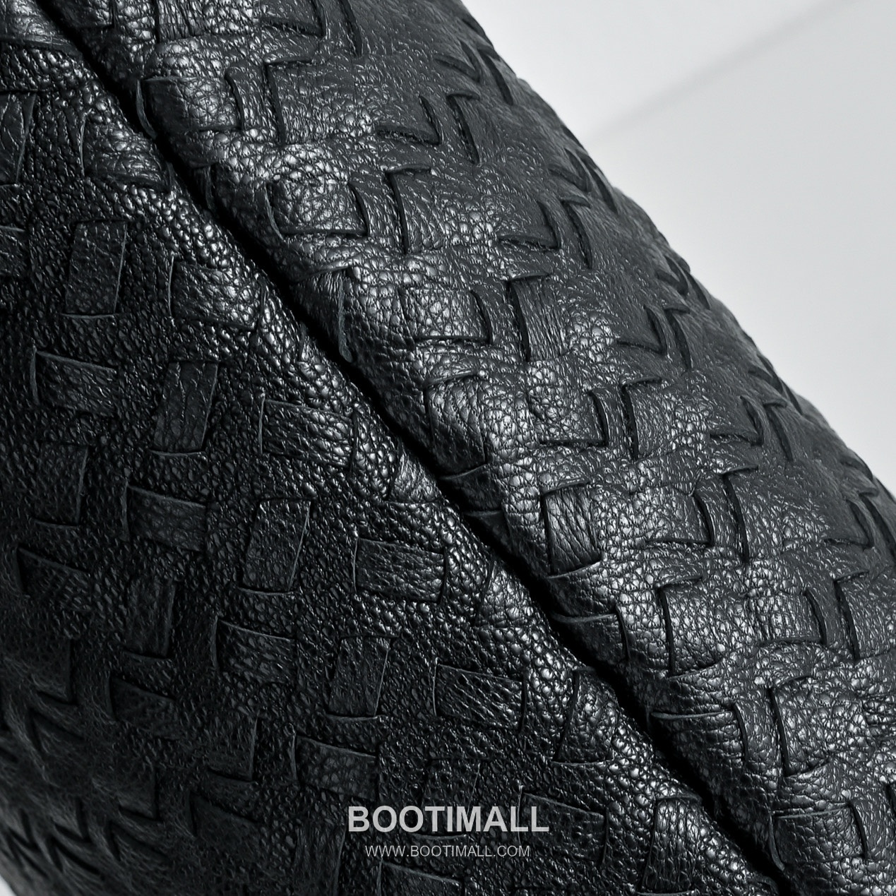 The Row Lilou Goatskin Woven Tote Bag with Hand Braided Detail 더로우 릴루 고트스킨 핸드 브레이디드 토트백 26cm 5