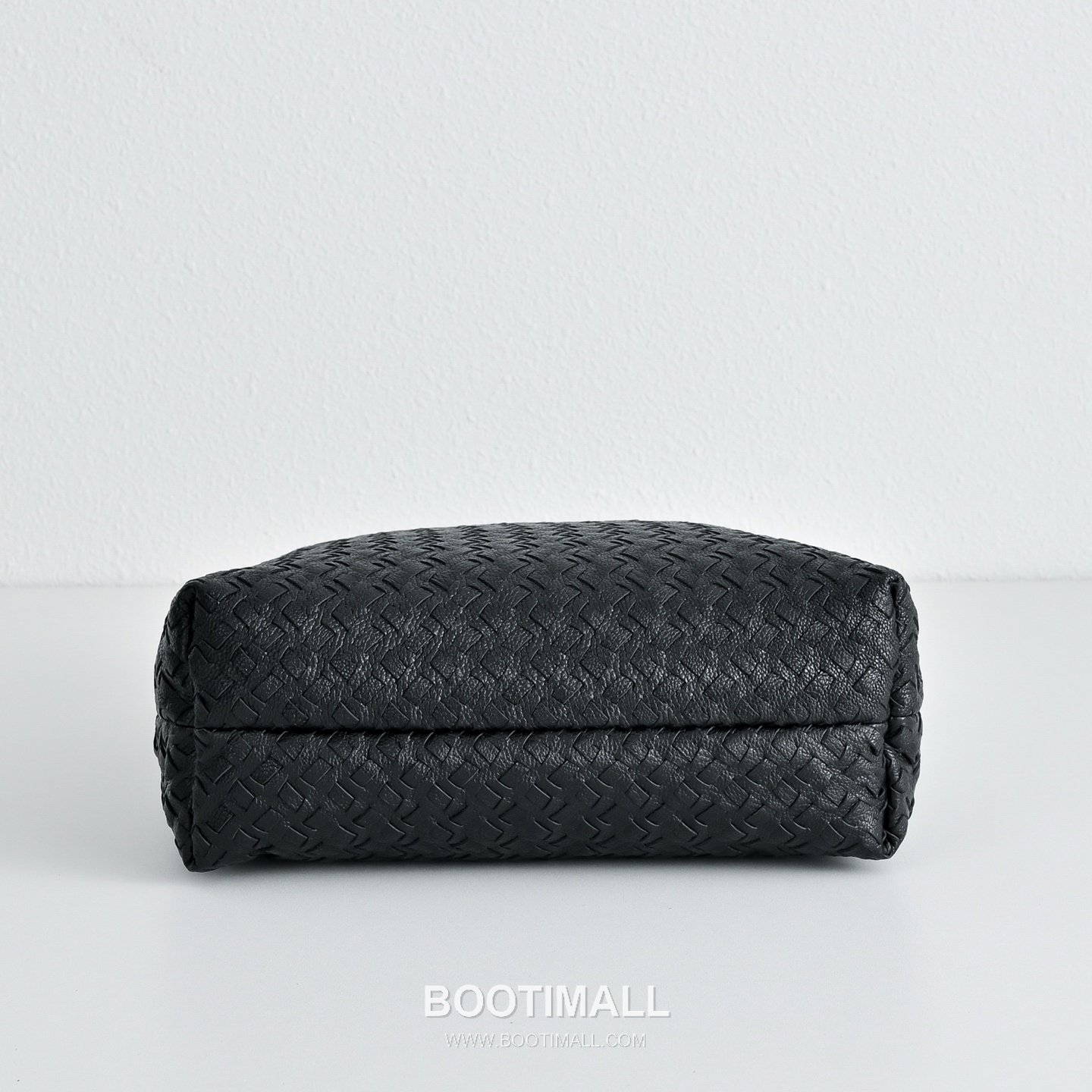 The Row Lilou Goatskin Woven Tote Bag with Hand Braided Detail 더로우 릴루 고트스킨 핸드 브레이디드 토트백 26cm 9