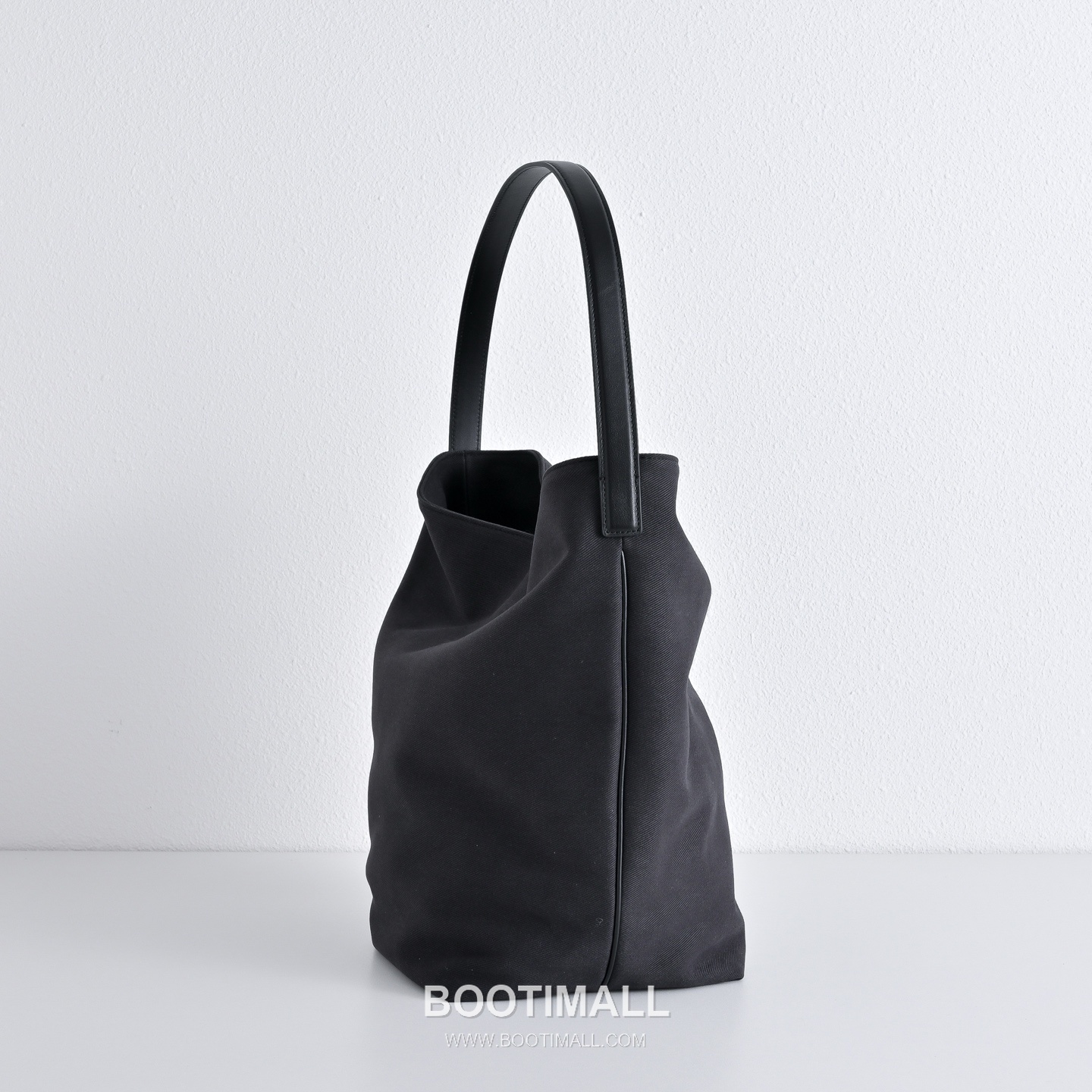 The Row Park Twill Cotton Canvas Tote Bag with Calfskin Trim Detail 더로우 파크 트윌 코튼 캔버스 카프스킨 트림 토트백 36cm 3