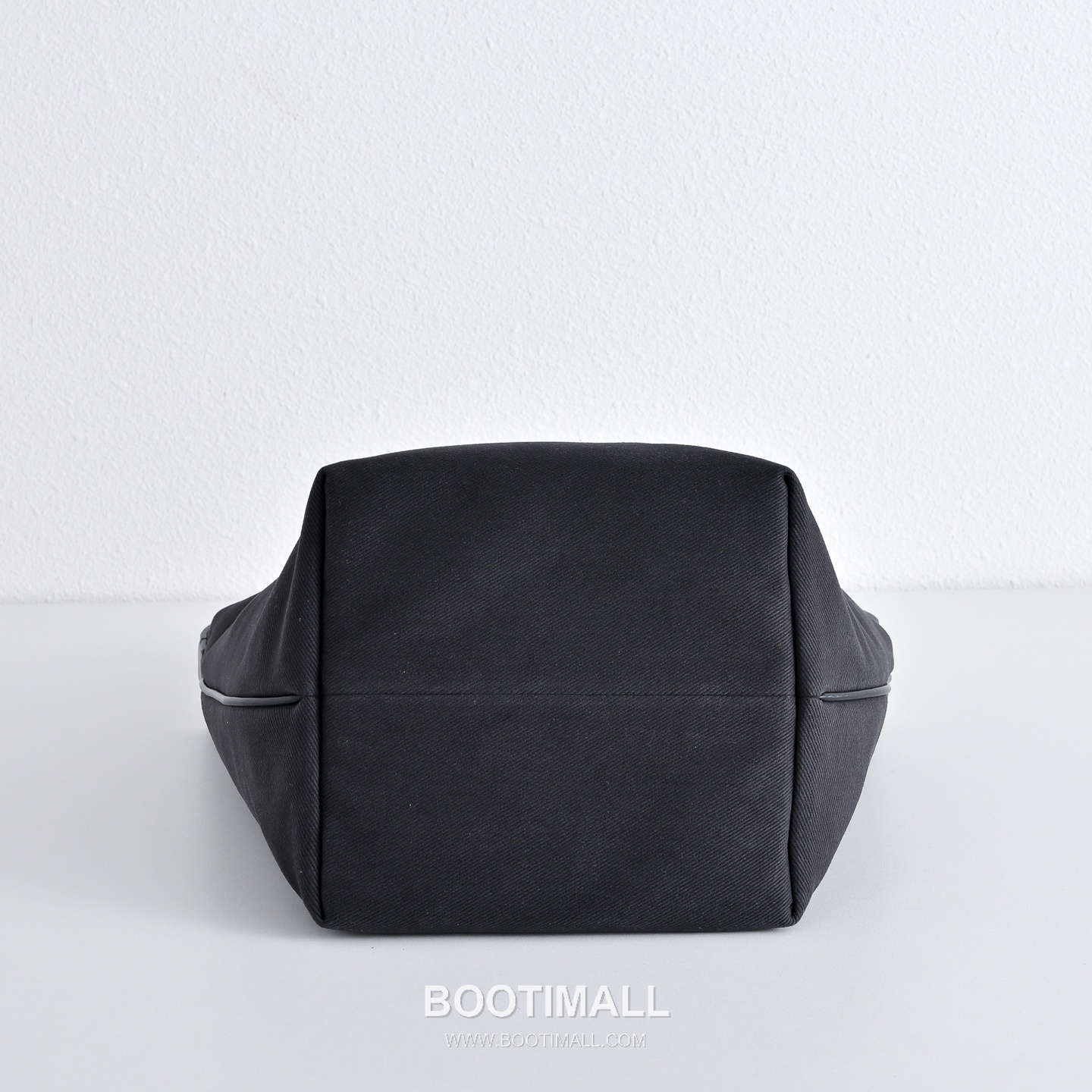 The Row Park Twill Cotton Canvas Tote Bag with Calfskin Trim Detail 더로우 파크 트윌 코튼 캔버스 카프스킨 트림 토트백 28cm 9