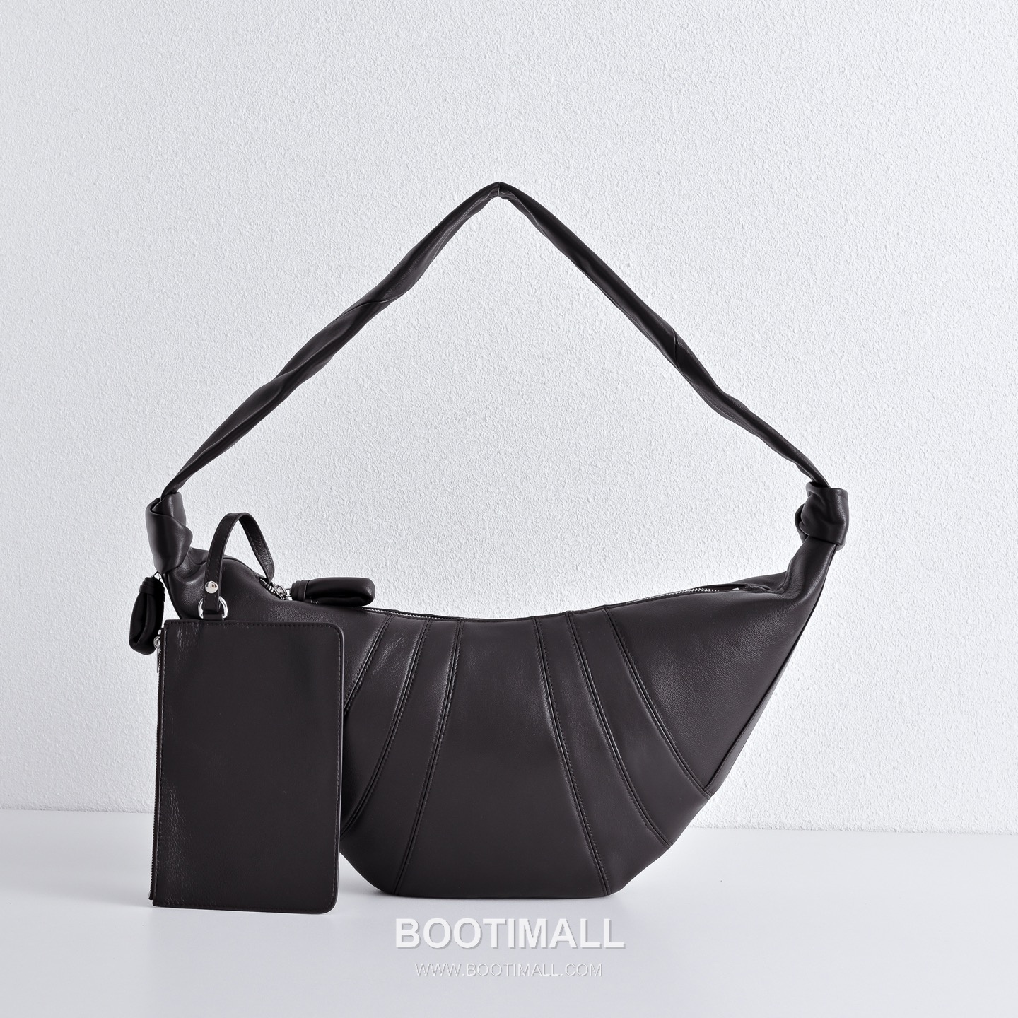 The Row Pebbled Calfskin Hobo Bag with Curved Horn Shape Detail 더로우 페블드 카프스킨 커브드 혼 쉐입 호보백 60cm 1