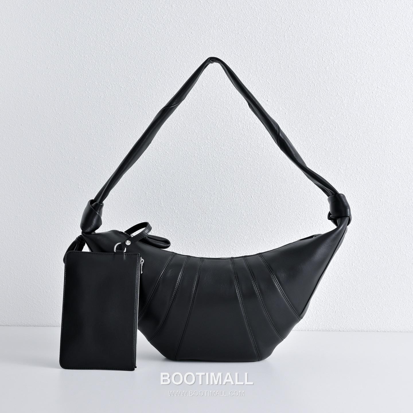 The Row Pebbled Calfskin Hobo Bag with Curved Horn Shape Detail 더로우 페블드 카프스킨 커브드 혼 쉐입 호보백 60cm 1