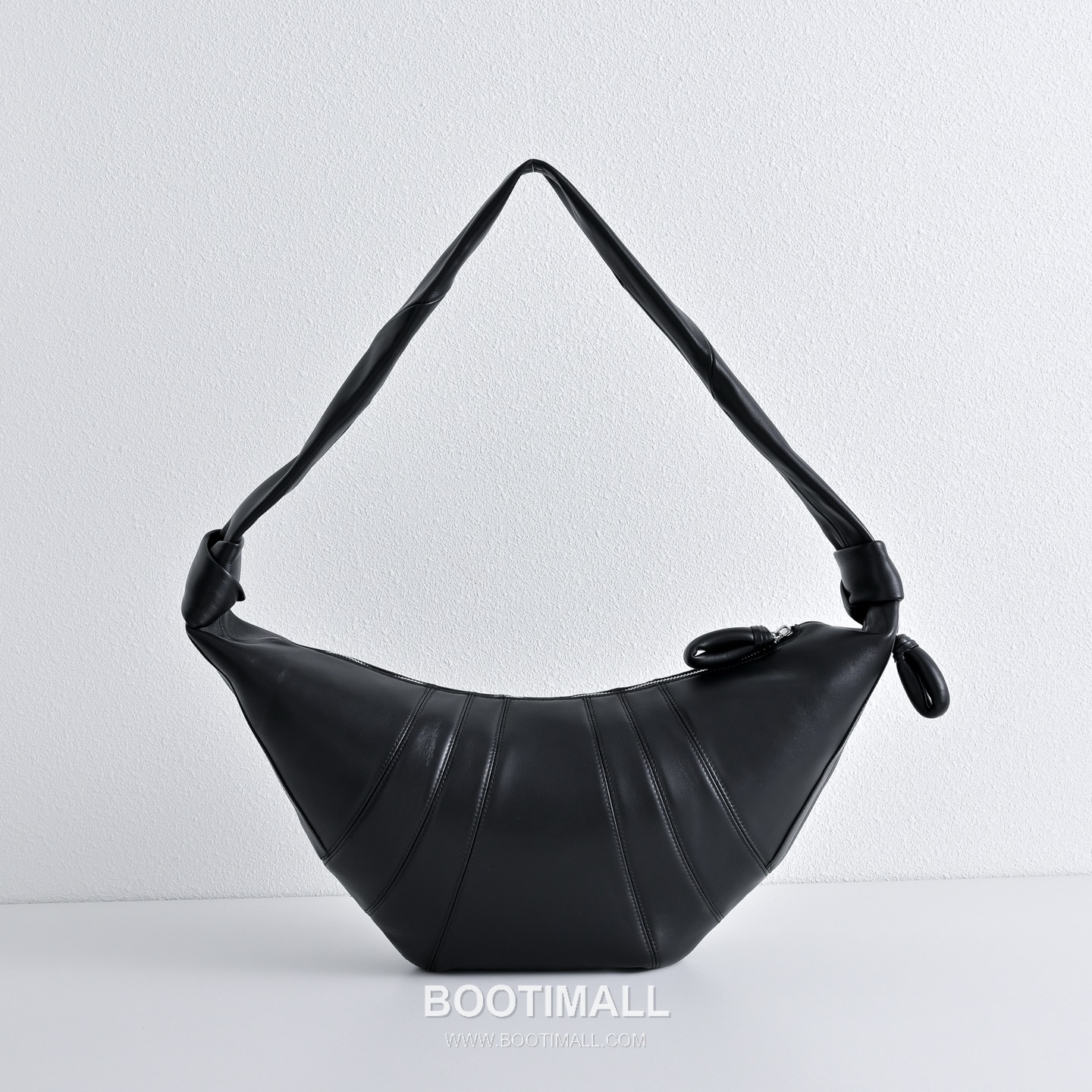 The Row Pebbled Calfskin Hobo Bag with Curved Horn Shape Detail 더로우 페블드 카프스킨 커브드 혼 쉐입 호보백 60cm 2