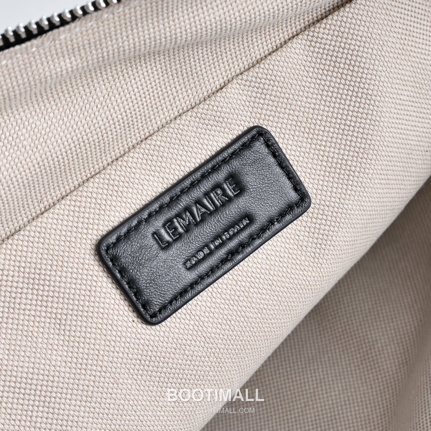 The Row Pebbled Calfskin Hobo Bag with Curved Horn Shape Detail 더로우 페블드 카프스킨 커브드 혼 쉐입 호보백 60cm 7