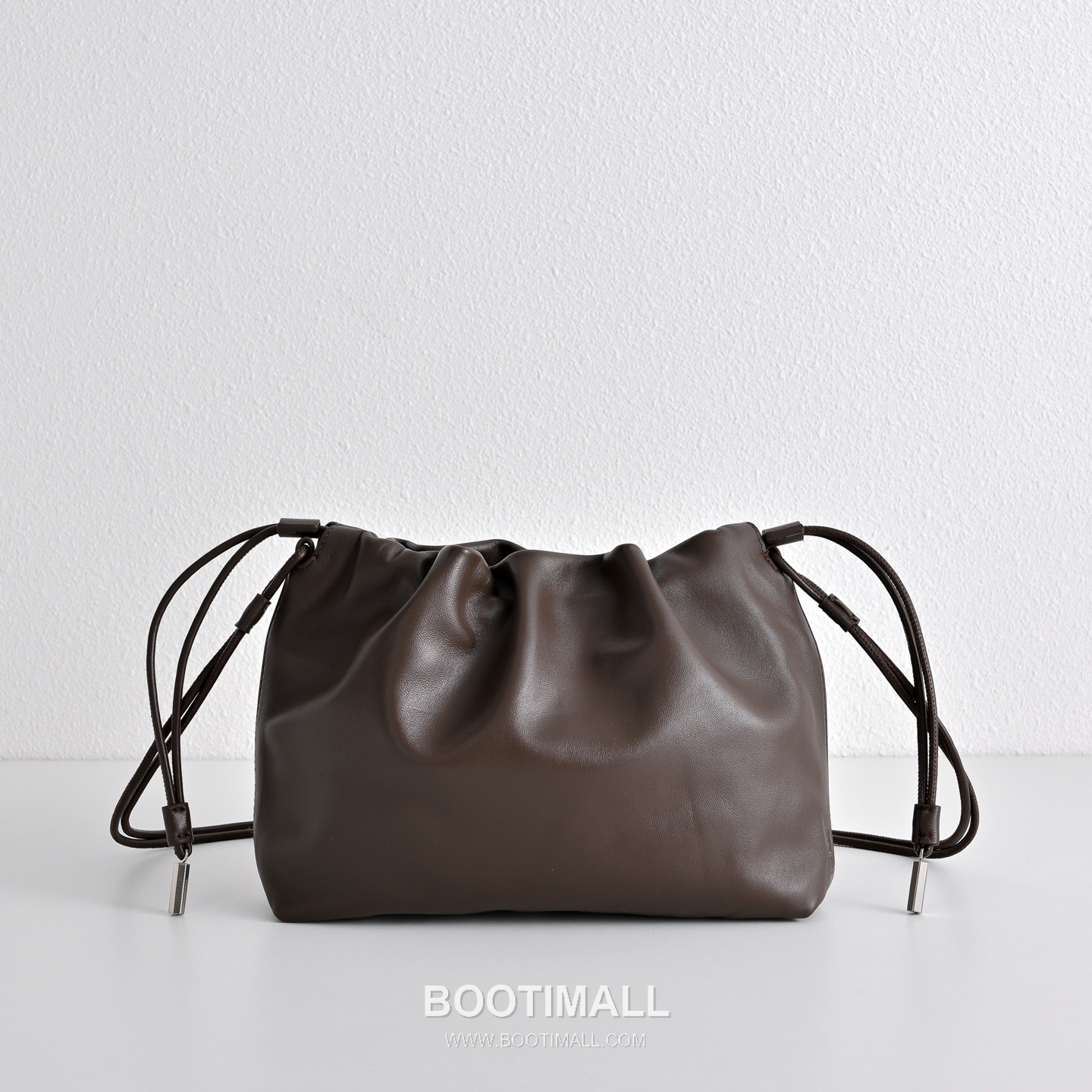 The Row Angy Lambskin Cloud Bag with Drawstring Detail 더로우 앙지 램스킨 드로스트링 클라우드 숄더백 27cm 1