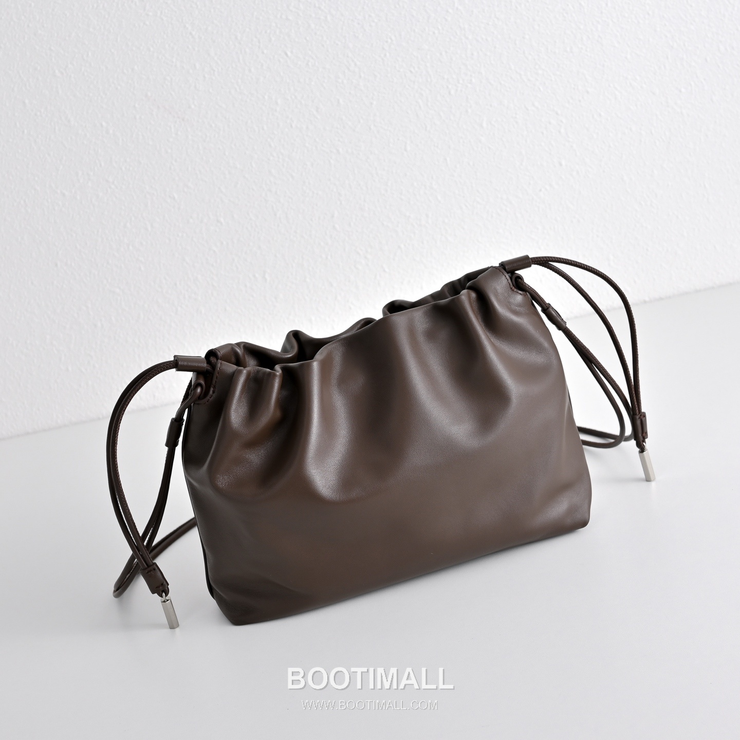 The Row Angy Lambskin Cloud Bag with Drawstring Detail 더로우 앙지 램스킨 드로스트링 클라우드 숄더백 27cm 2