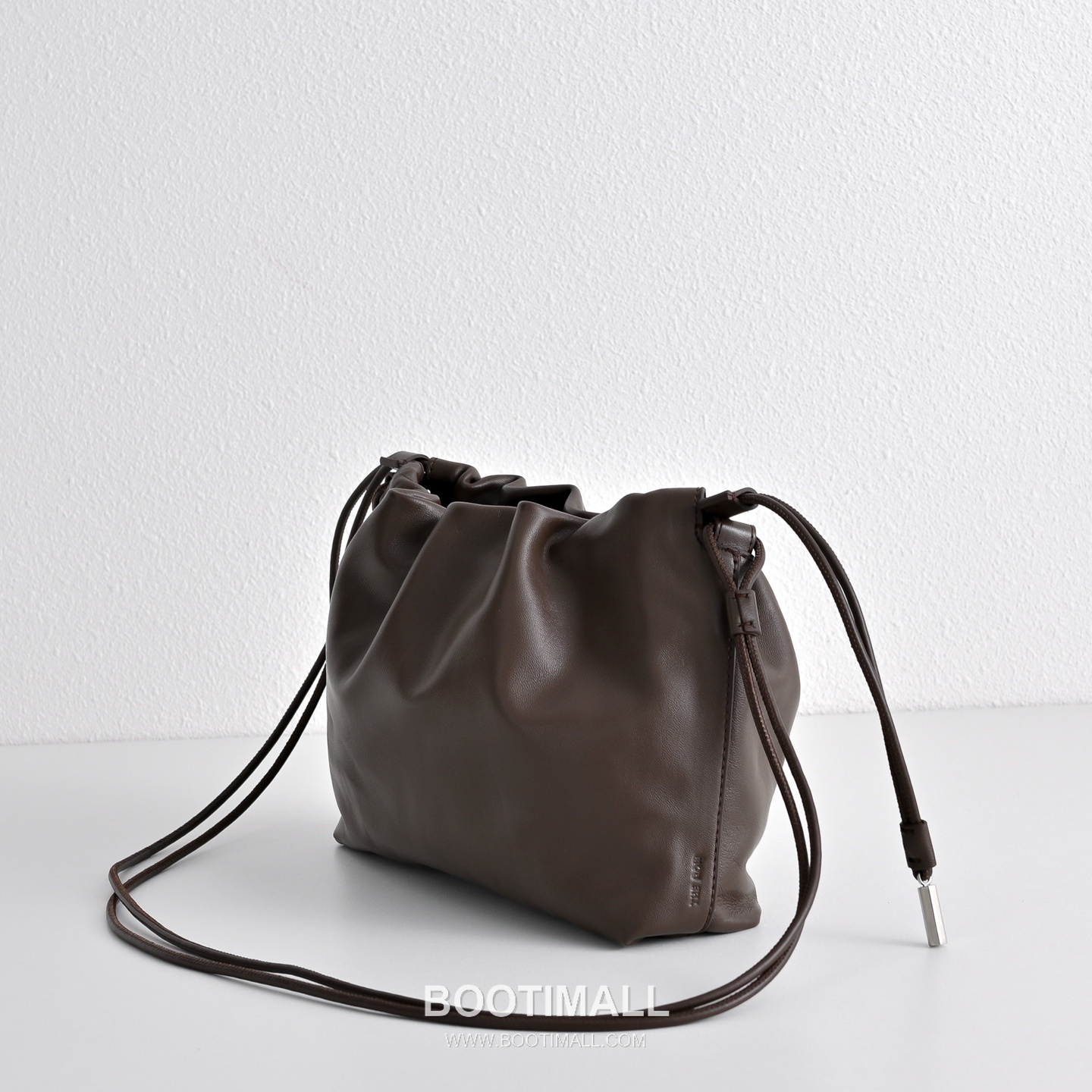 The Row Angy Lambskin Cloud Bag with Drawstring Detail 더로우 앙지 램스킨 드로스트링 클라우드 숄더백 27cm 3