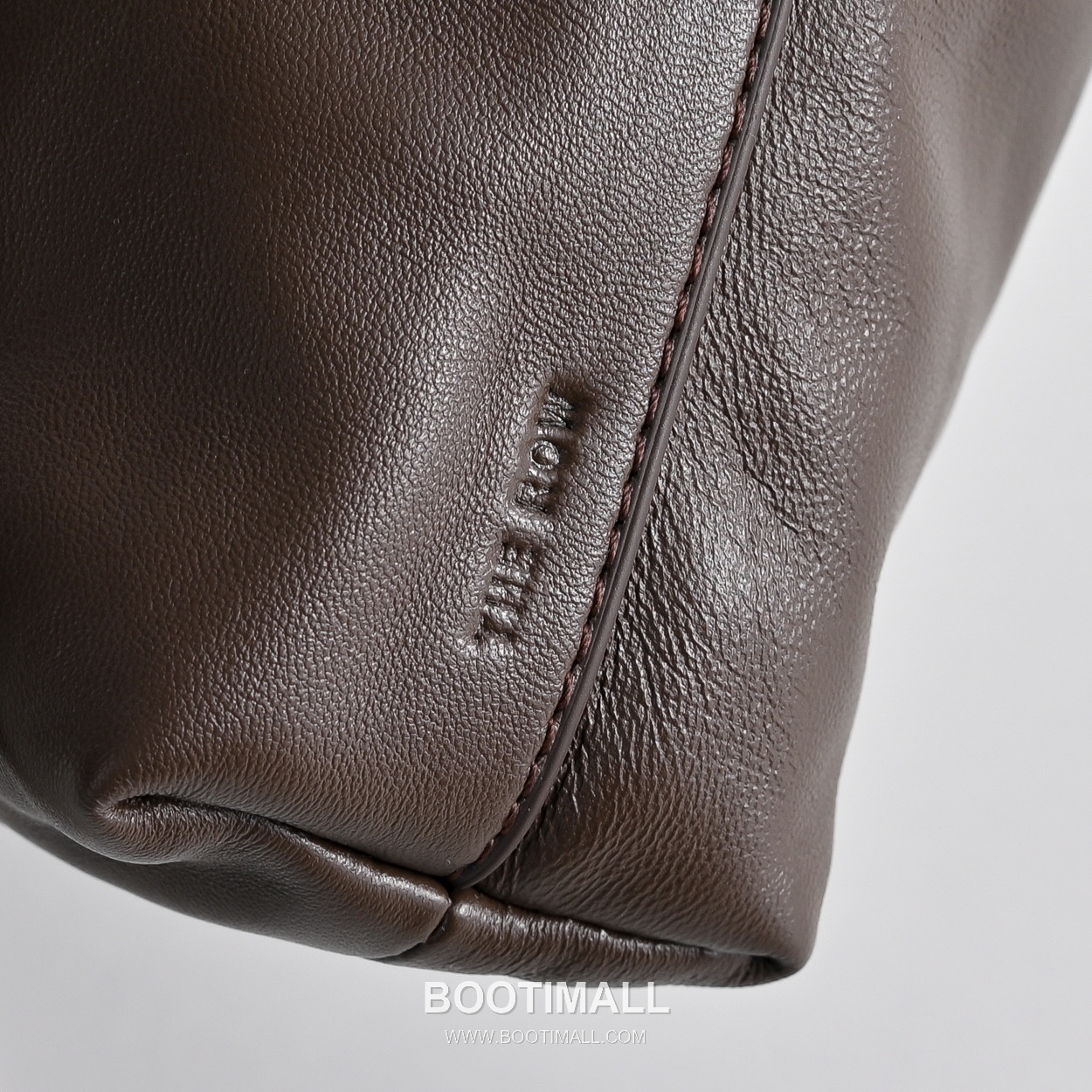 The Row Angy Lambskin Cloud Bag with Drawstring Detail 더로우 앙지 램스킨 드로스트링 클라우드 숄더백 27cm 5