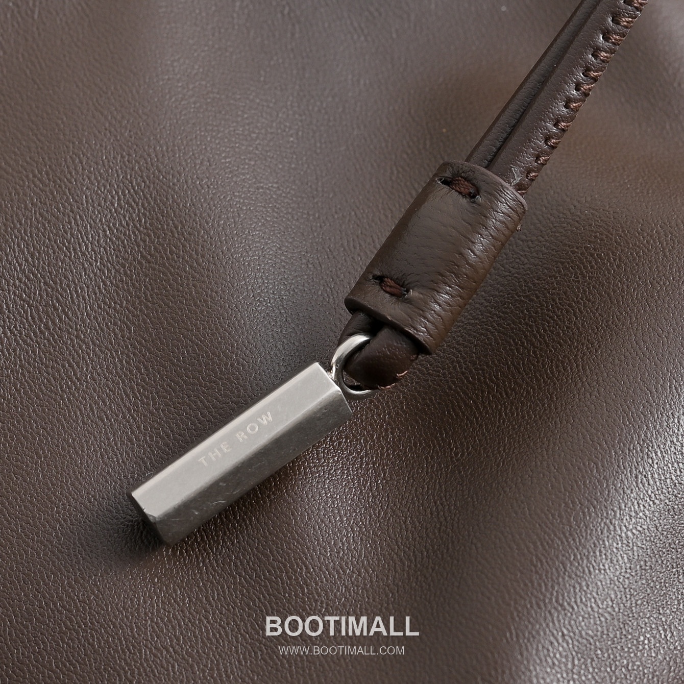 The Row Angy Lambskin Cloud Bag with Drawstring Detail 더로우 앙지 램스킨 드로스트링 클라우드 숄더백 27cm 6