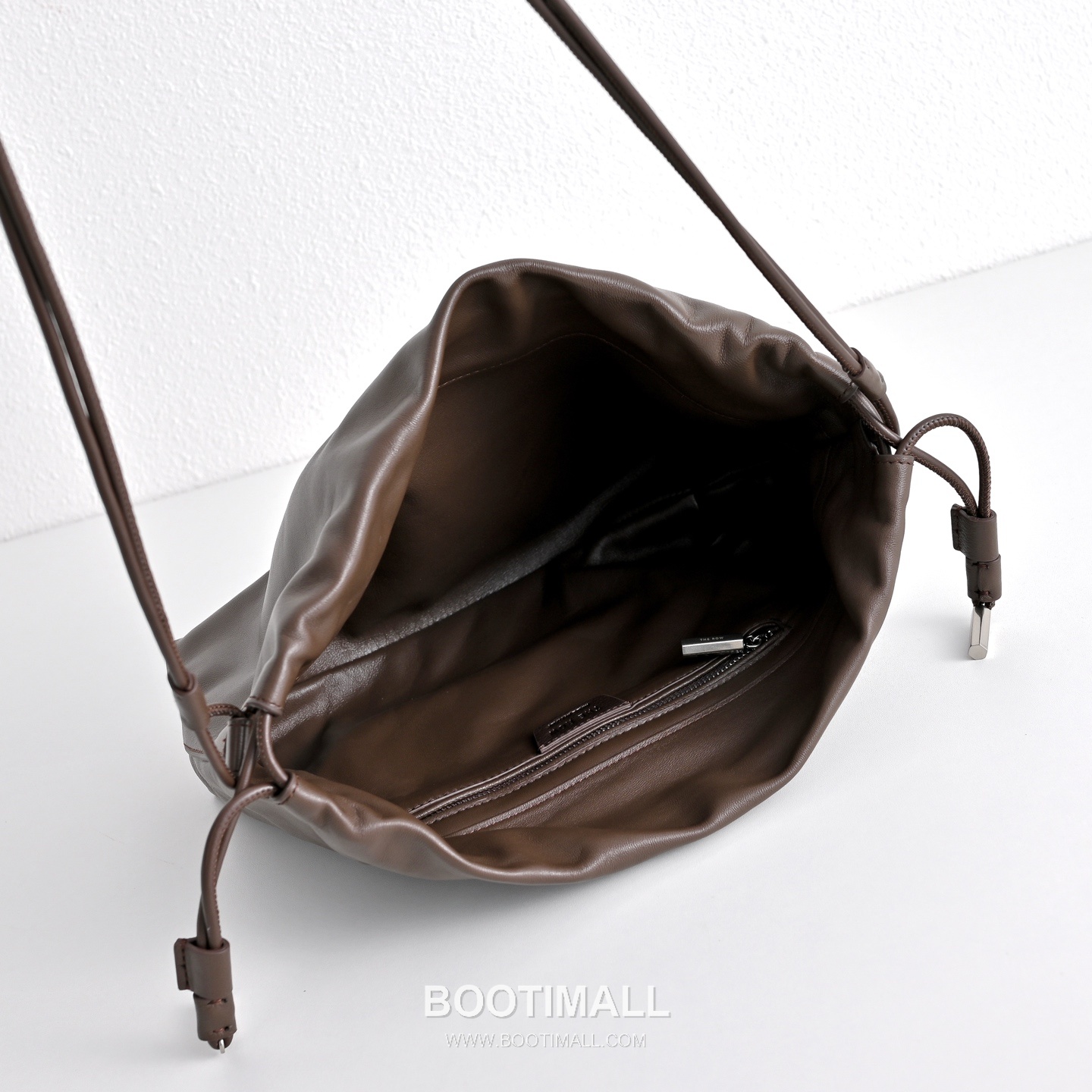 The Row Angy Lambskin Cloud Bag with Drawstring Detail 더로우 앙지 램스킨 드로스트링 클라우드 숄더백 27cm 8
