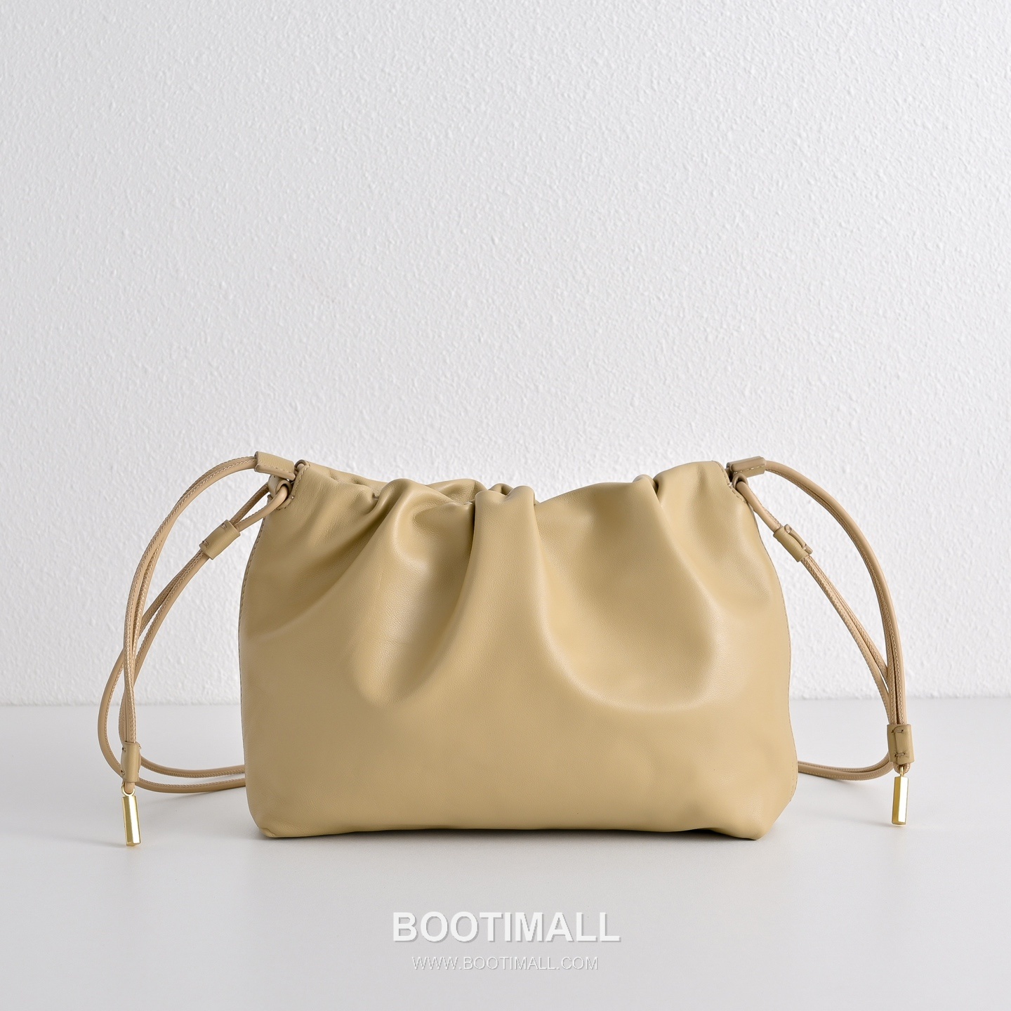 The Row Angy Lambskin Cloud Bag with Drawstring Detail 더로우 앙지 램스킨 드로스트링 클라우드 숄더백 27cm 1