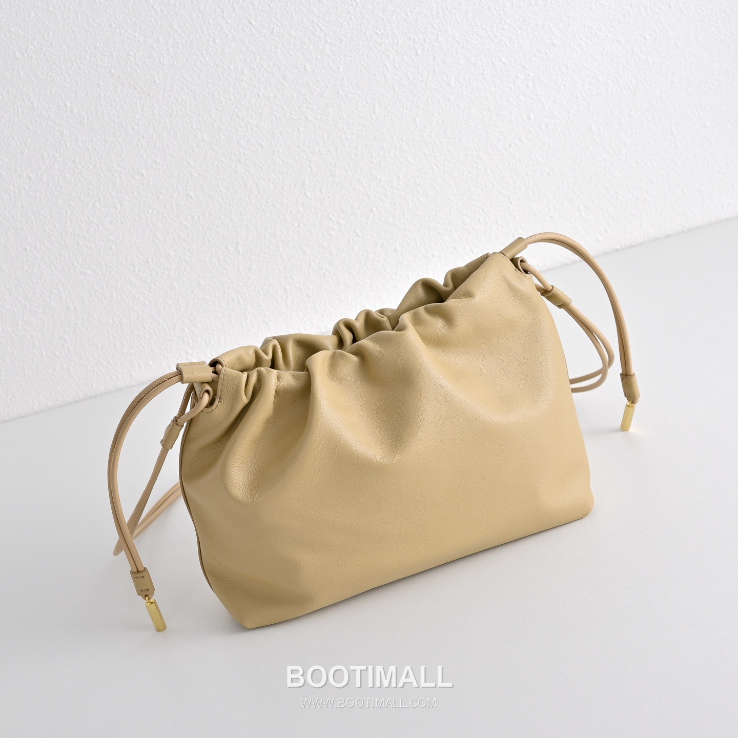 The Row Angy Lambskin Cloud Bag with Drawstring Detail 더로우 앙지 램스킨 드로스트링 클라우드 숄더백 27cm 2