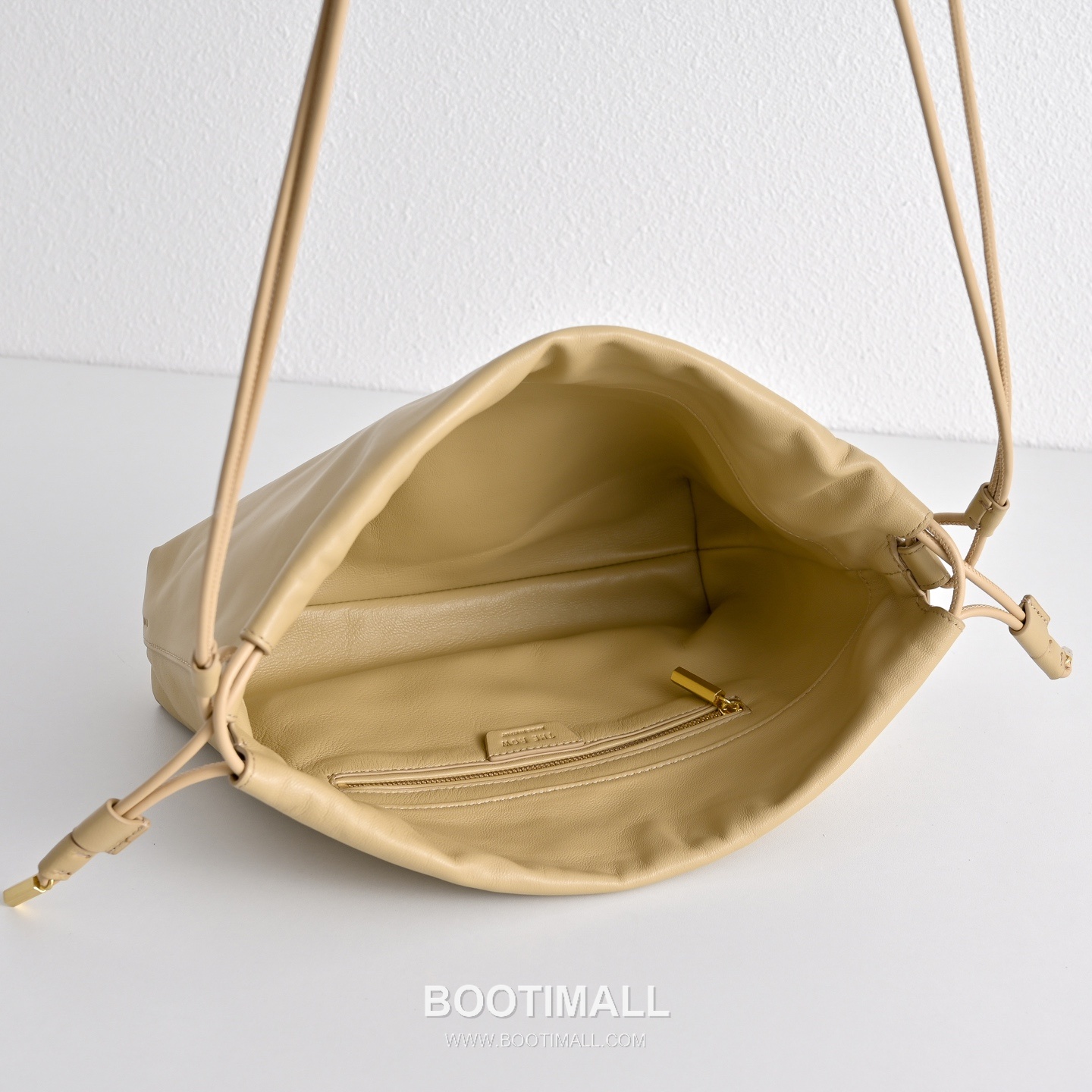 The Row Angy Lambskin Cloud Bag with Drawstring Detail 더로우 앙지 램스킨 드로스트링 클라우드 숄더백 27cm 8