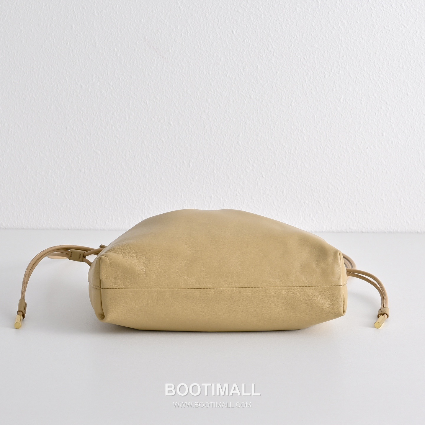 The Row Angy Lambskin Cloud Bag with Drawstring Detail 더로우 앙지 램스킨 드로스트링 클라우드 숄더백 27cm 9