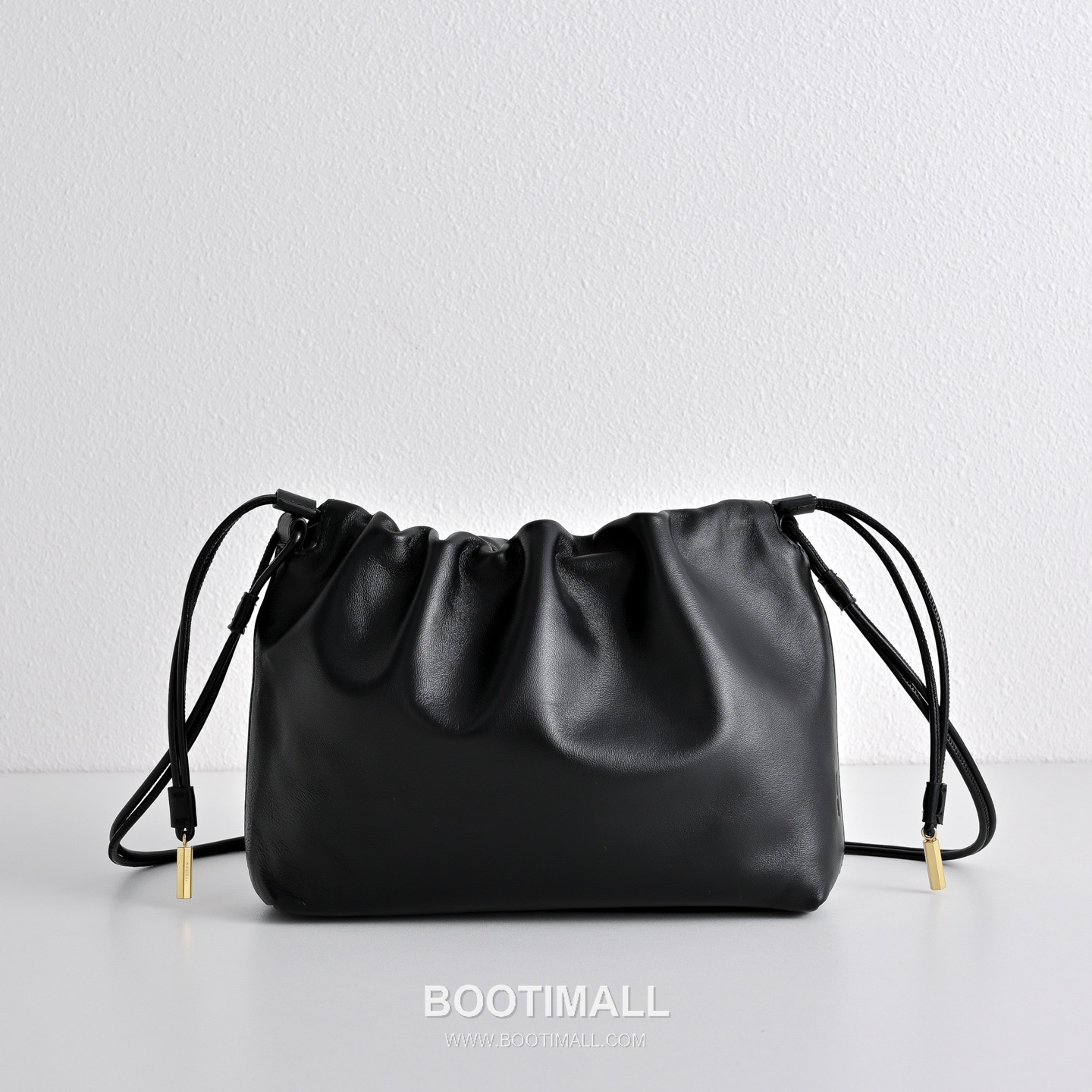 The Row Angy Lambskin Cloud Bag with Drawstring Detail 더로우 앙지 램스킨 드로스트링 클라우드 숄더백 27cm 1