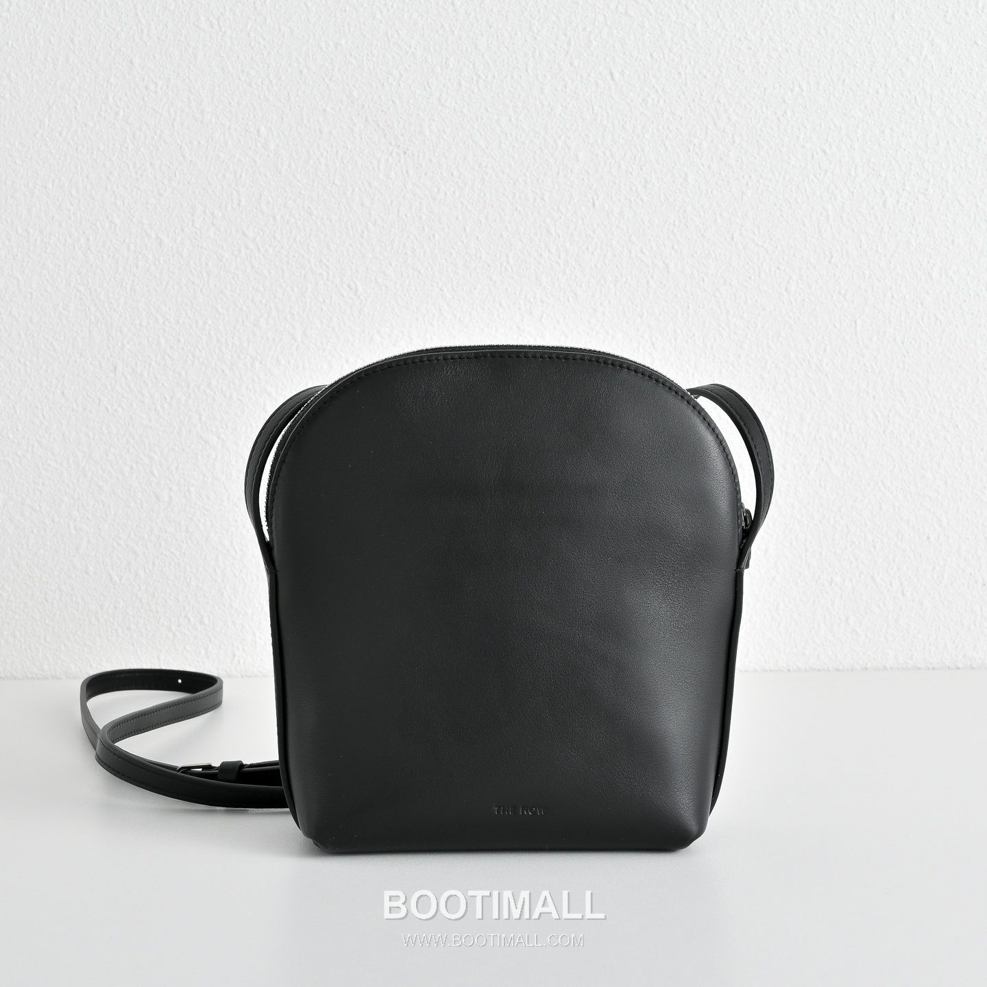 The Row N/S Annie Calfskin Crossbody Bag with Adjustable Strap Detail 더로우 N/S 애니 카프스킨 조절 스트랩 크로스백 13.5cm 1