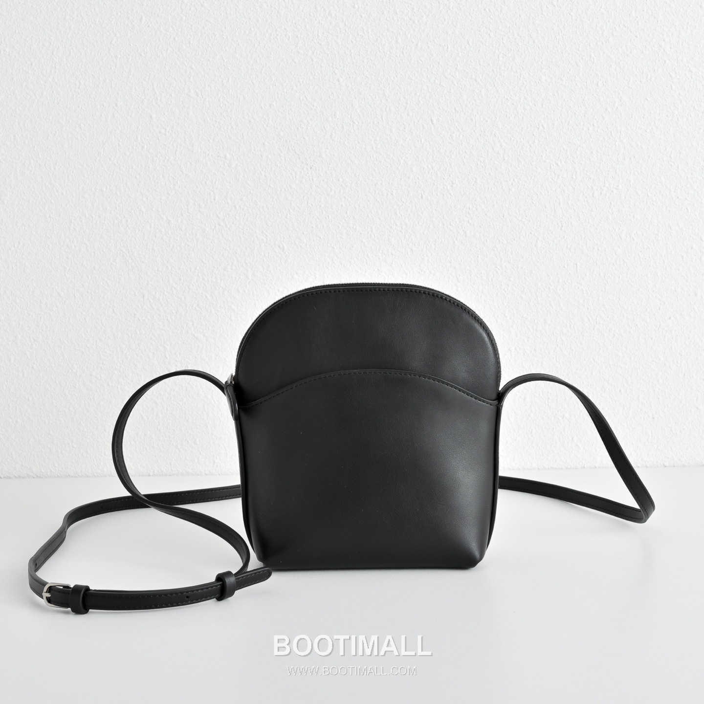The Row N/S Annie Calfskin Crossbody Bag with Adjustable Strap Detail 더로우 N/S 애니 카프스킨 조절 스트랩 크로스백 13.5cm 2