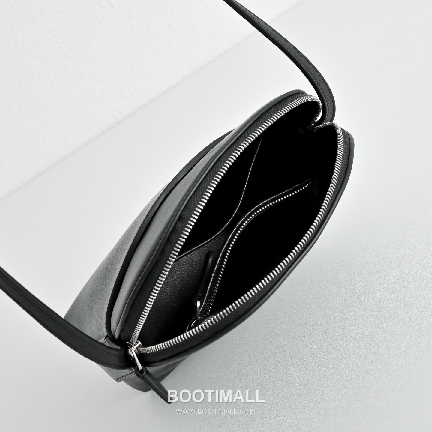 The Row N/S Annie Calfskin Crossbody Bag with Adjustable Strap Detail 더로우 N/S 애니 카프스킨 조절 스트랩 크로스백 13.5cm 6