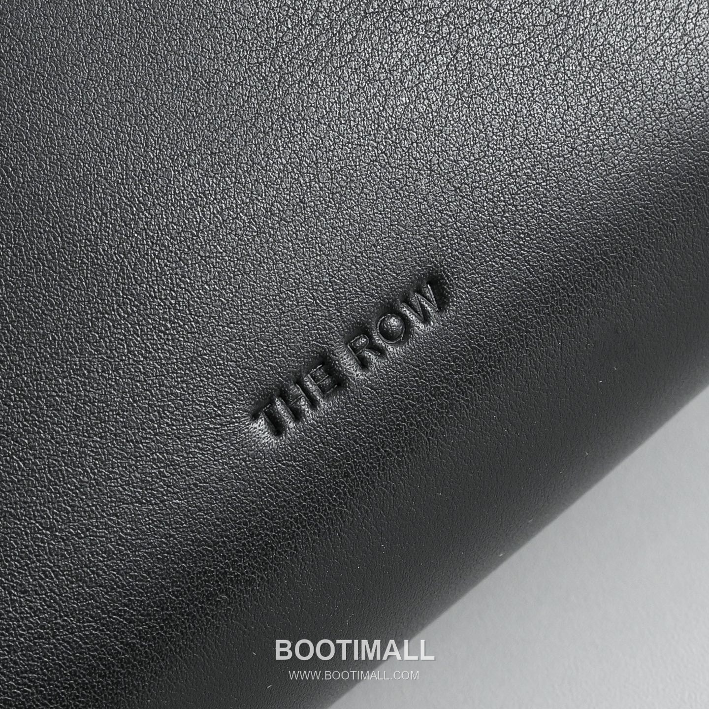 The Row N/S Annie Calfskin Crossbody Bag with Adjustable Strap Detail 더로우 N/S 애니 카프스킨 조절 스트랩 크로스백 13.5cm 8