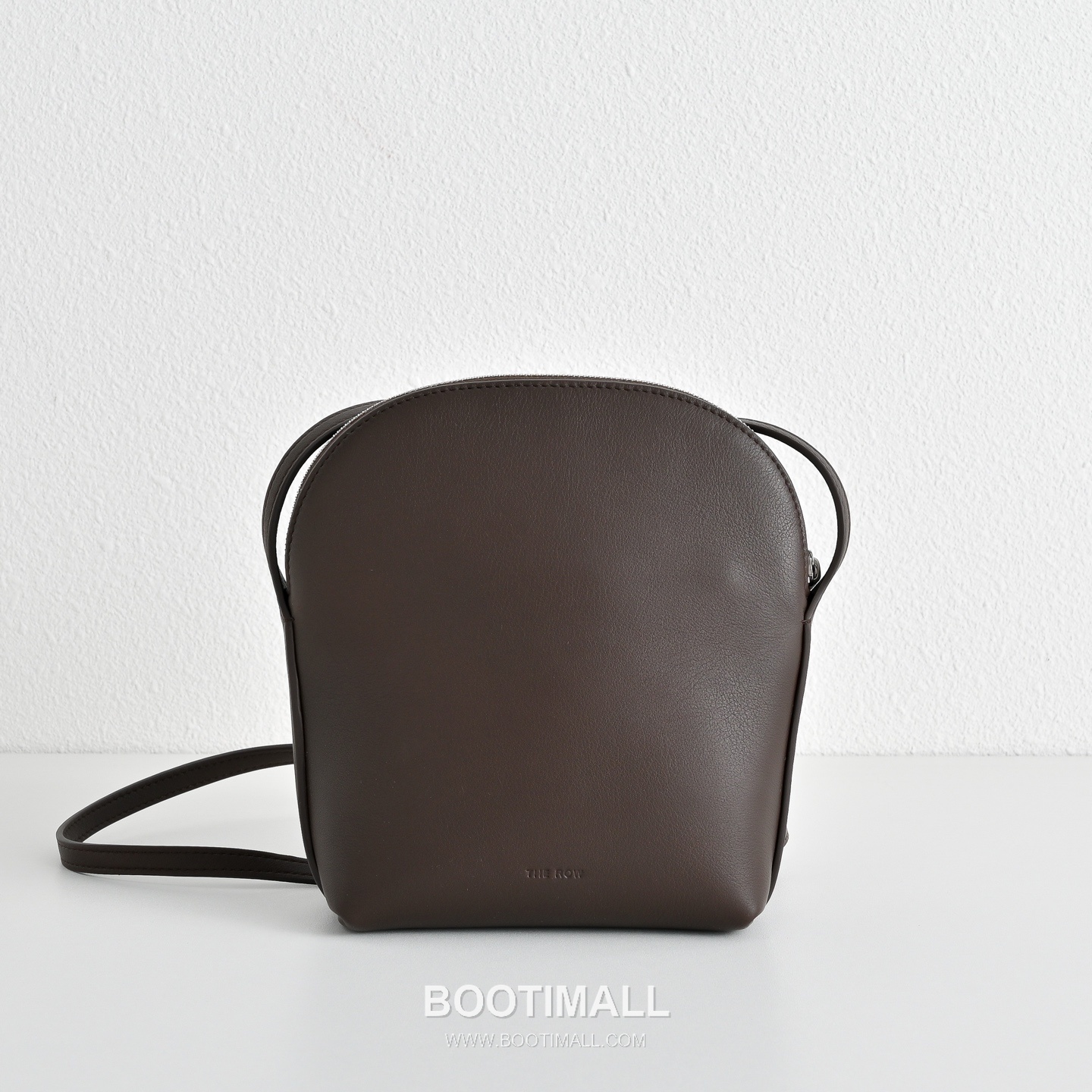 The Row N/S Annie Calfskin Crossbody Bag with Adjustable Strap Detail 더로우 N/S 애니 카프스킨 조절 스트랩 크로스백 13.5cm 1