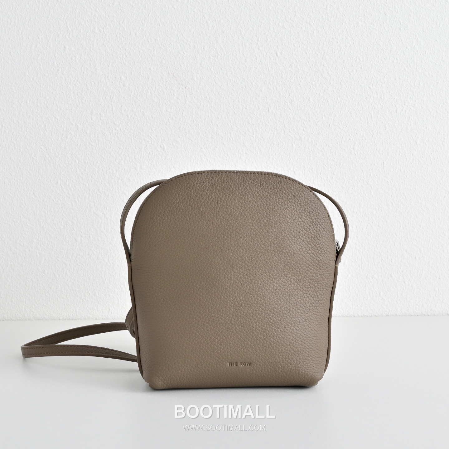 The Row N/S Annie Calfskin Crossbody Bag with Adjustable Strap Detail 더로우 N/S 애니 카프스킨 조절 스트랩 크로스백 13.5cm 1