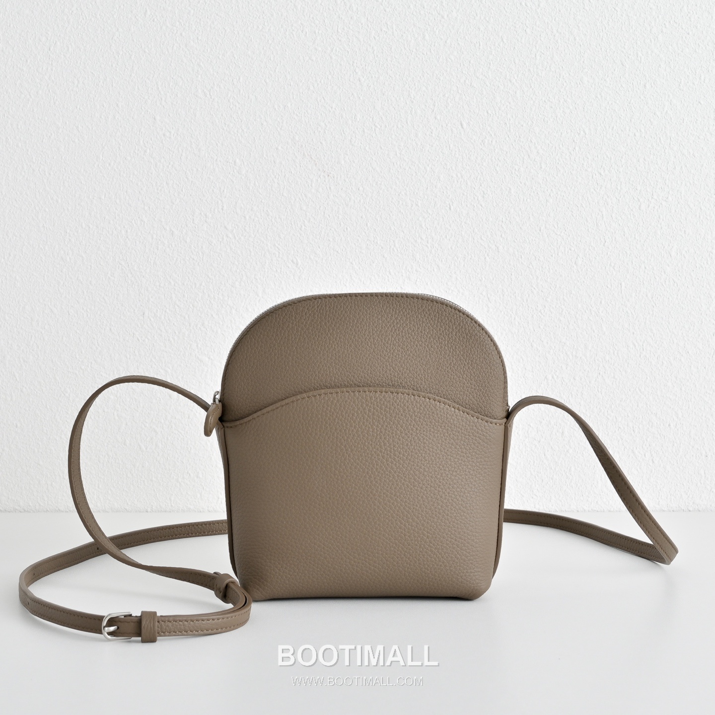 The Row N/S Annie Calfskin Crossbody Bag with Adjustable Strap Detail 더로우 N/S 애니 카프스킨 조절 스트랩 크로스백 13.5cm 2