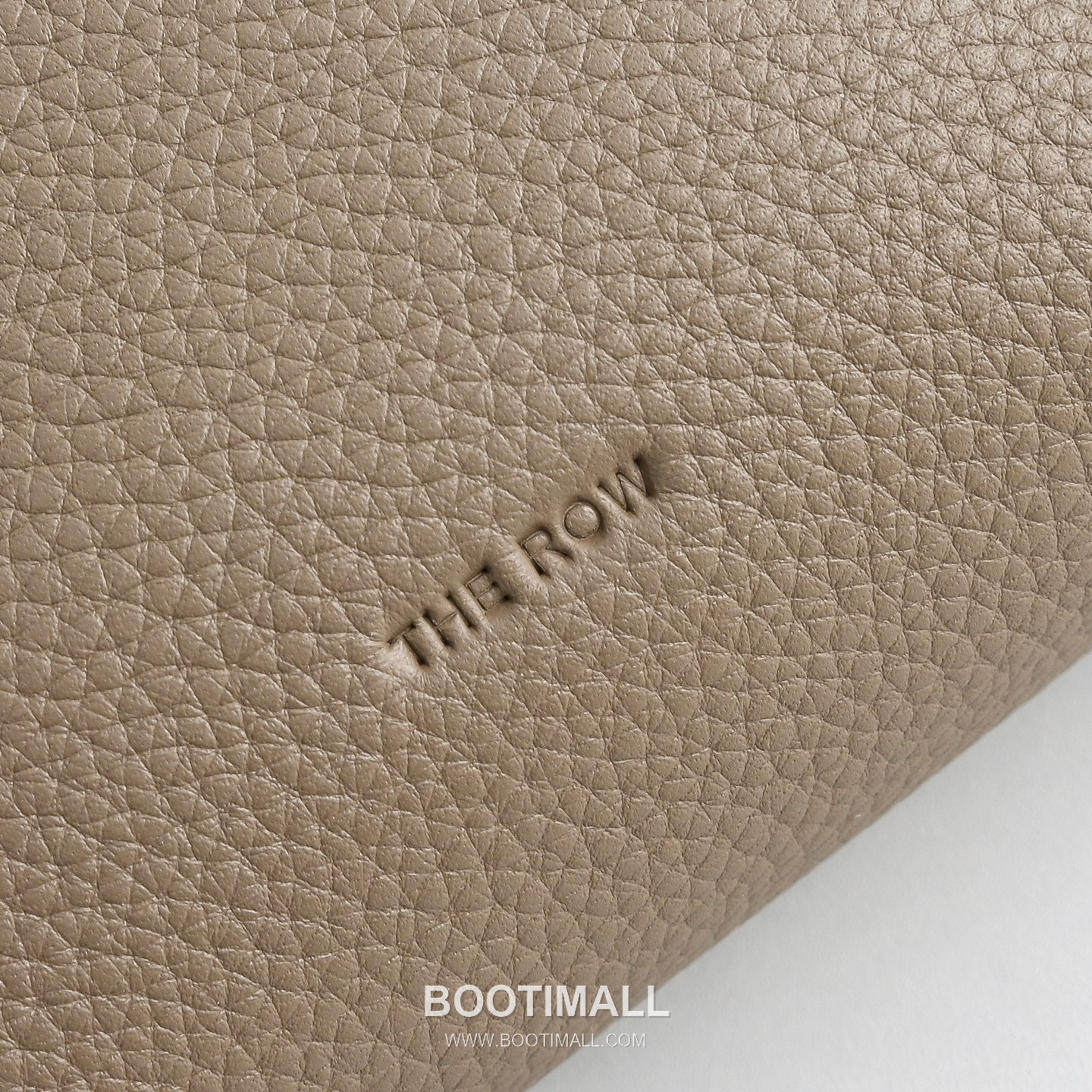 The Row N/S Annie Calfskin Crossbody Bag with Adjustable Strap Detail 더로우 N/S 애니 카프스킨 조절 스트랩 크로스백 13.5cm 4