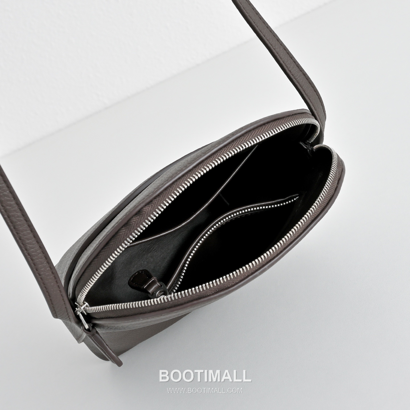 The Row N/S Annie Calfskin Crossbody Bag with Adjustable Strap Detail 더로우 N/S 애니 카프스킨 조절 스트랩 크로스백 13.5cm 6