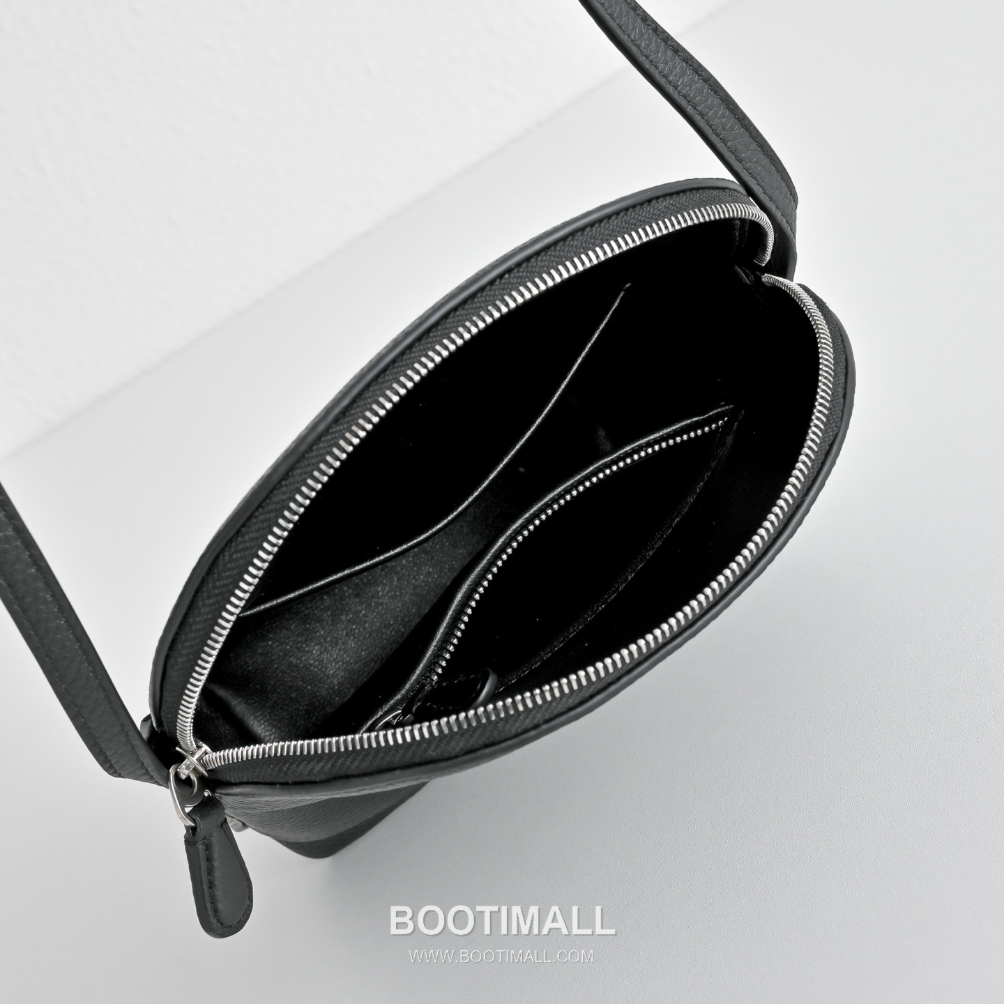 The Row N/S Annie Calfskin Crossbody Bag with Adjustable Strap Detail 더로우 N/S 애니 카프스킨 조절 스트랩 크로스백 13.5cm 6