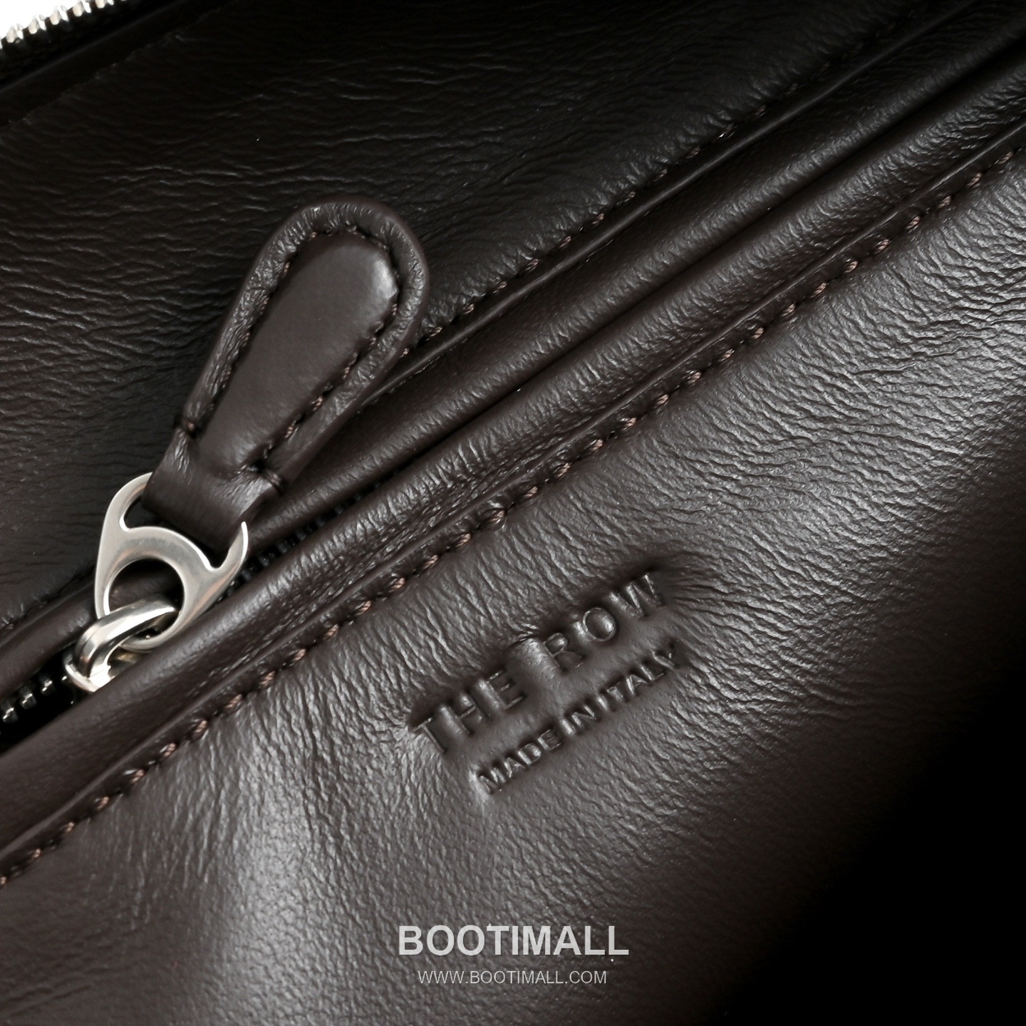 The Row N/S Annie Calfskin Crossbody Bag with Adjustable Strap Detail 더로우 N/S 애니 카프스킨 조절 스트랩 크로스백 18.5cm 7