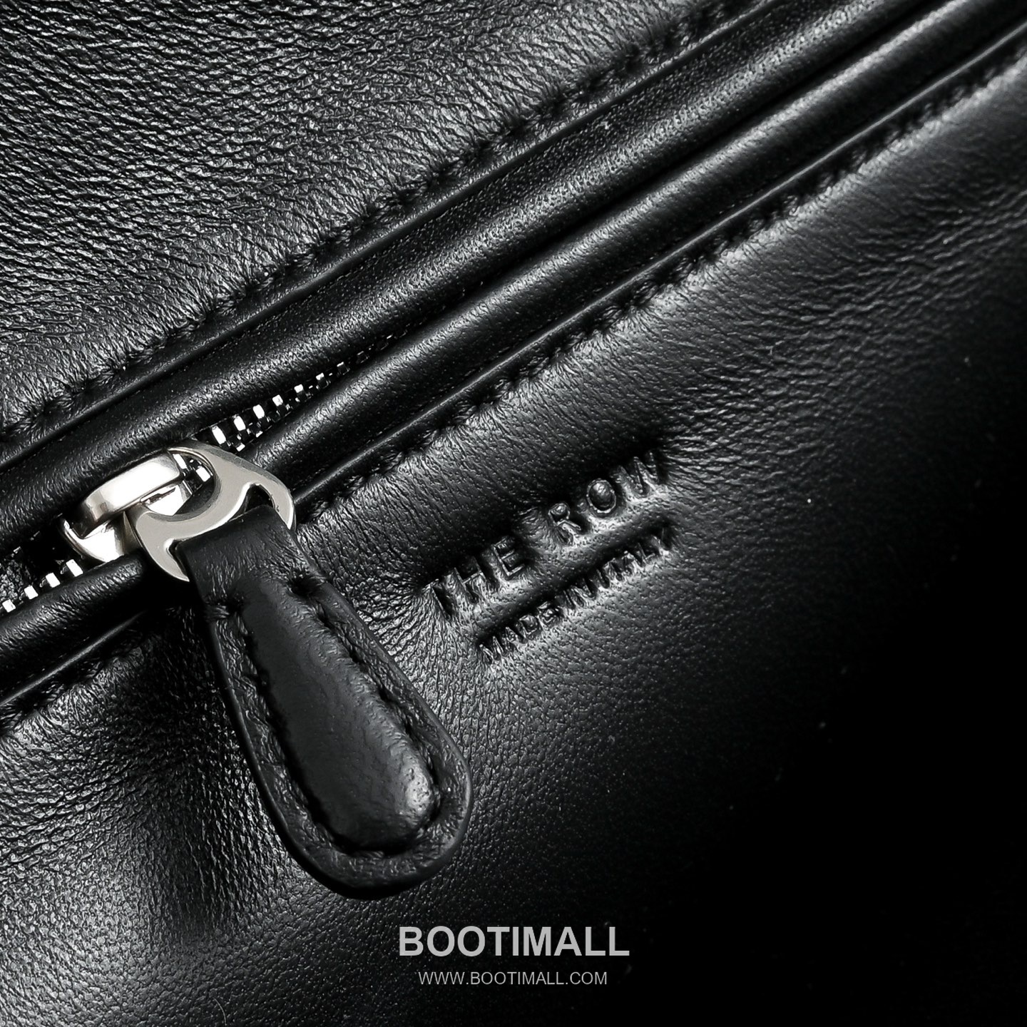 The Row N/S Annie Calfskin Crossbody Bag with Adjustable Strap Detail 더로우 N/S 애니 카프스킨 조절 스트랩 크로스백 18.5cm 7
