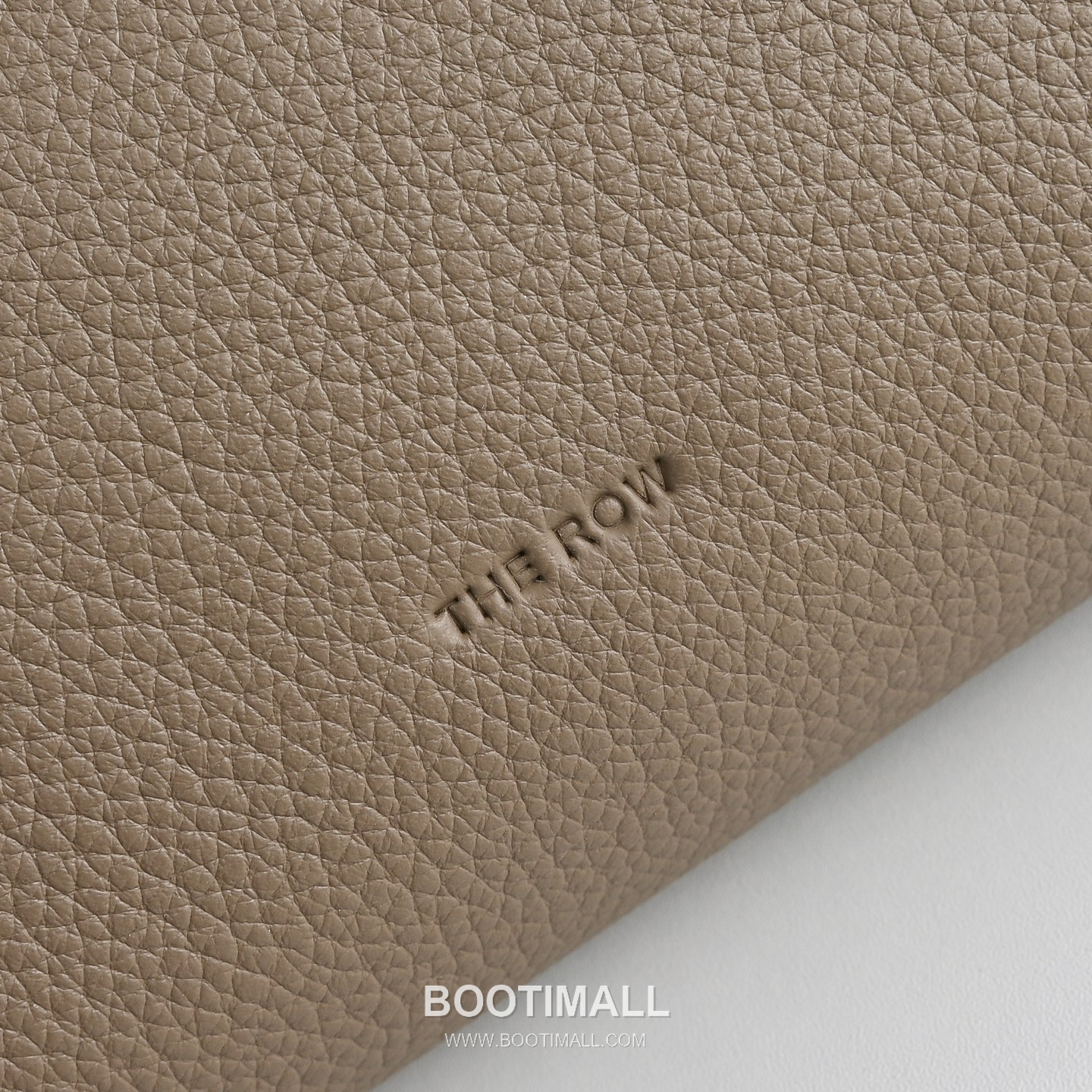 The Row N/S Annie Calfskin Crossbody Bag with Adjustable Strap Detail 더로우 N/S 애니 카프스킨 조절 스트랩 크로스백 18.5cm 8